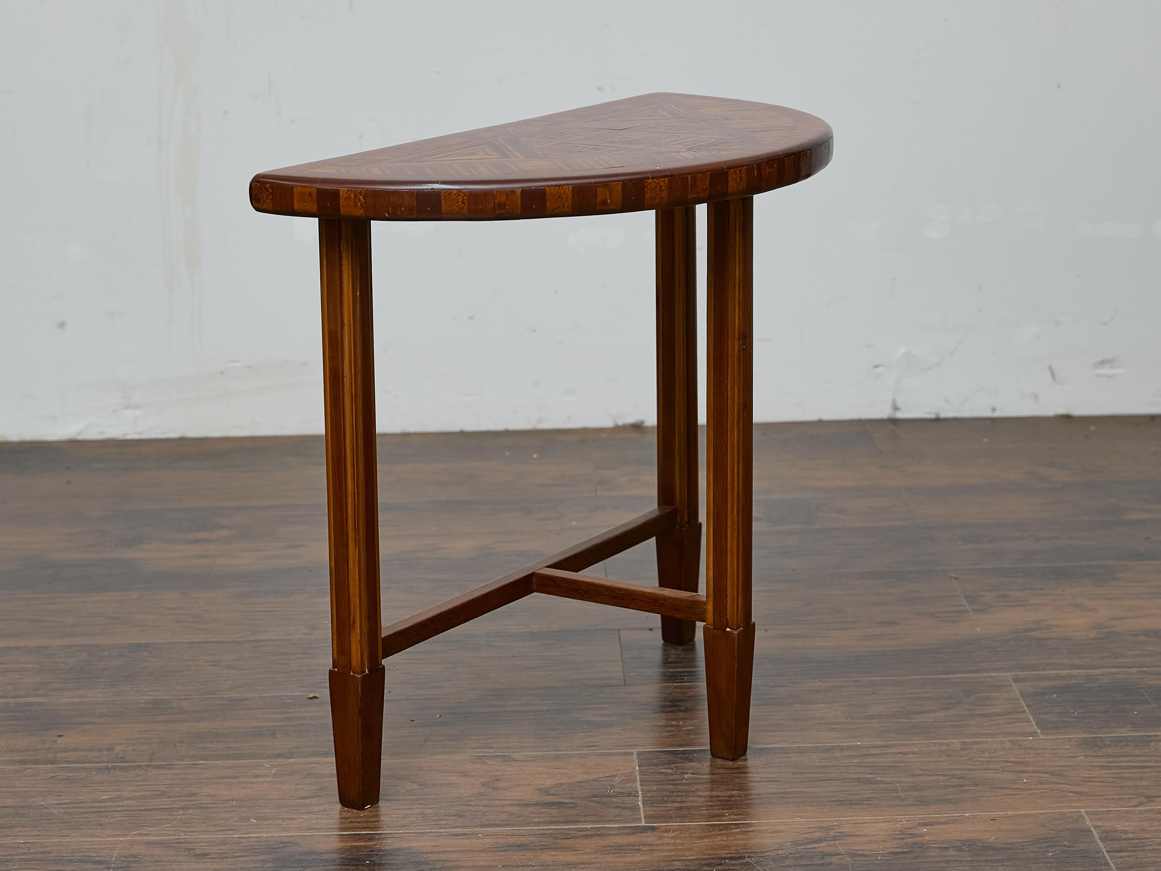 Européen Table console Demi-Lune de Tramp Art avec marqueterie géométrique, vers 1900 en vente