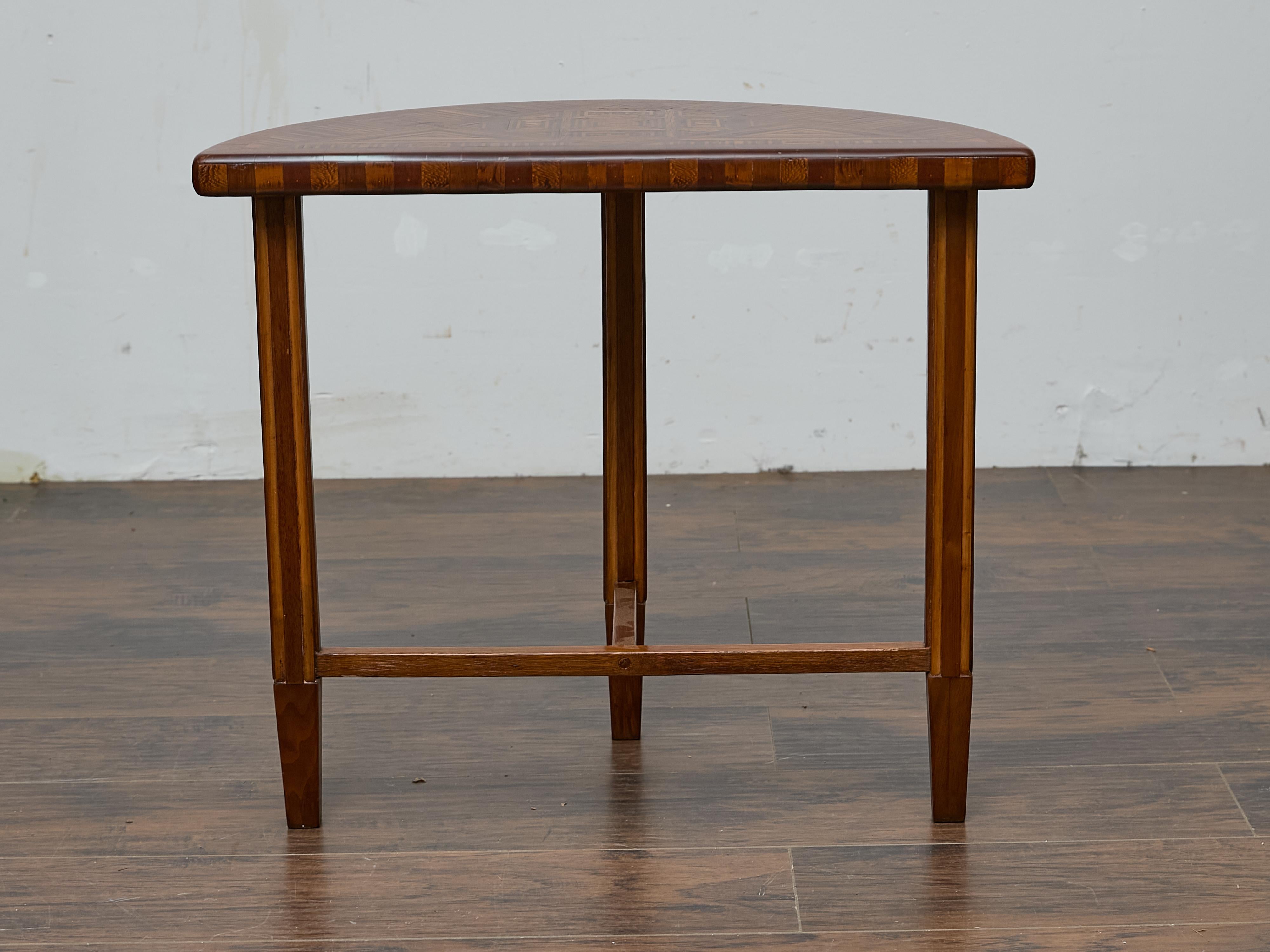Table console Demi-Lune de Tramp Art avec marqueterie géométrique, vers 1900 Bon état - En vente à Atlanta, GA