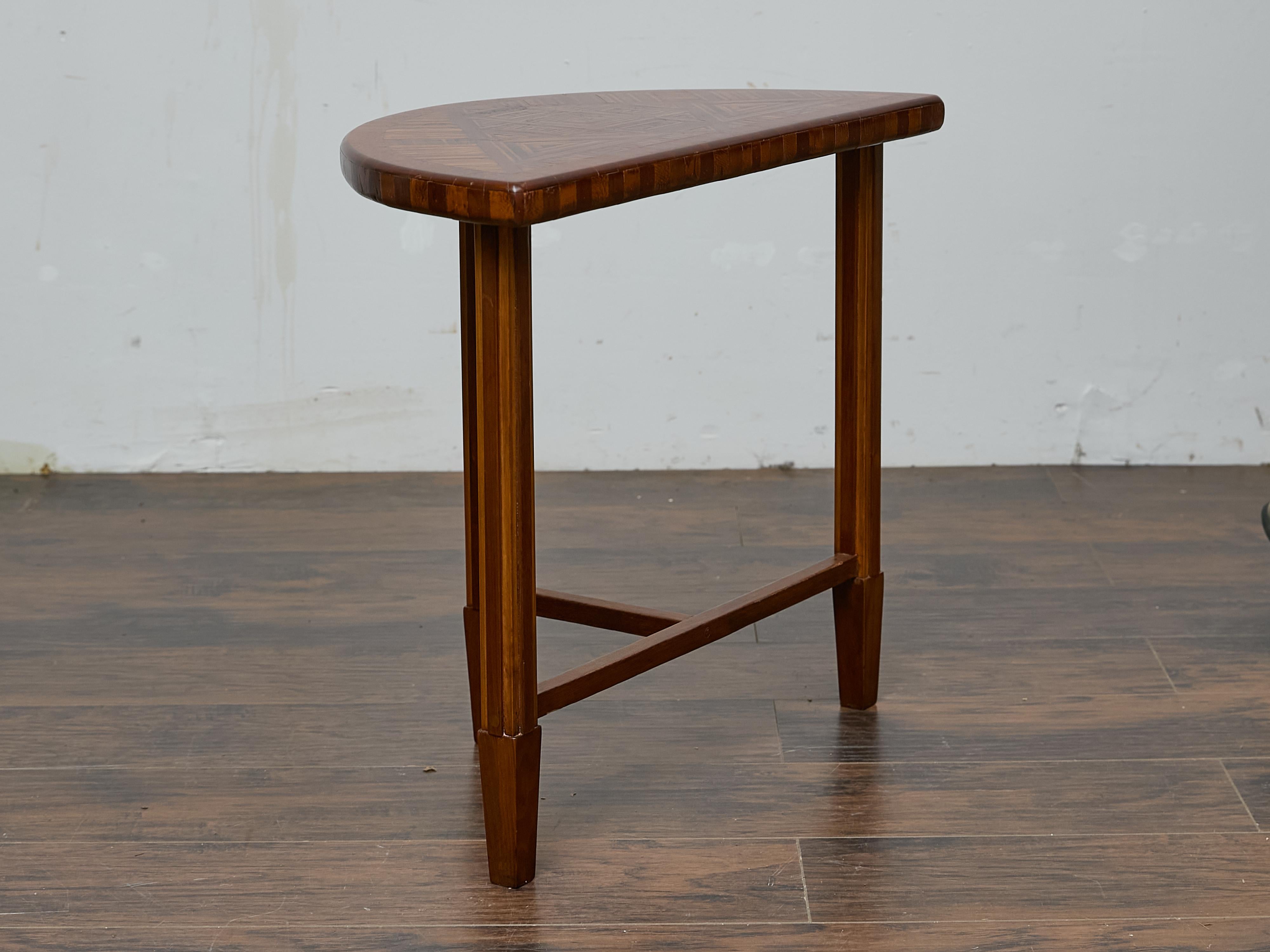 20ième siècle Table console Demi-Lune de Tramp Art avec marqueterie géométrique, vers 1900 en vente