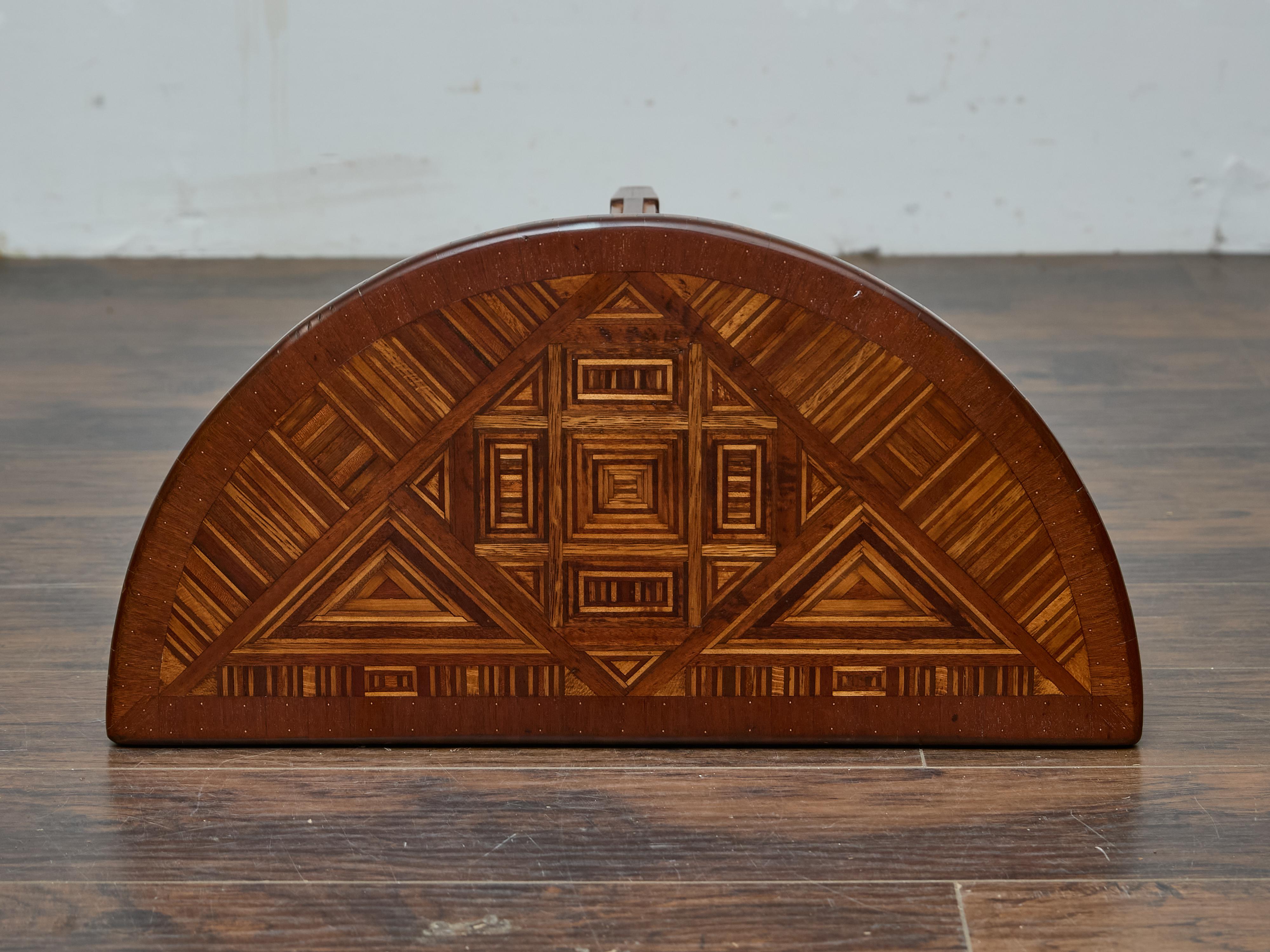 Bois Table console Demi-Lune de Tramp Art avec marqueterie géométrique, vers 1900 en vente