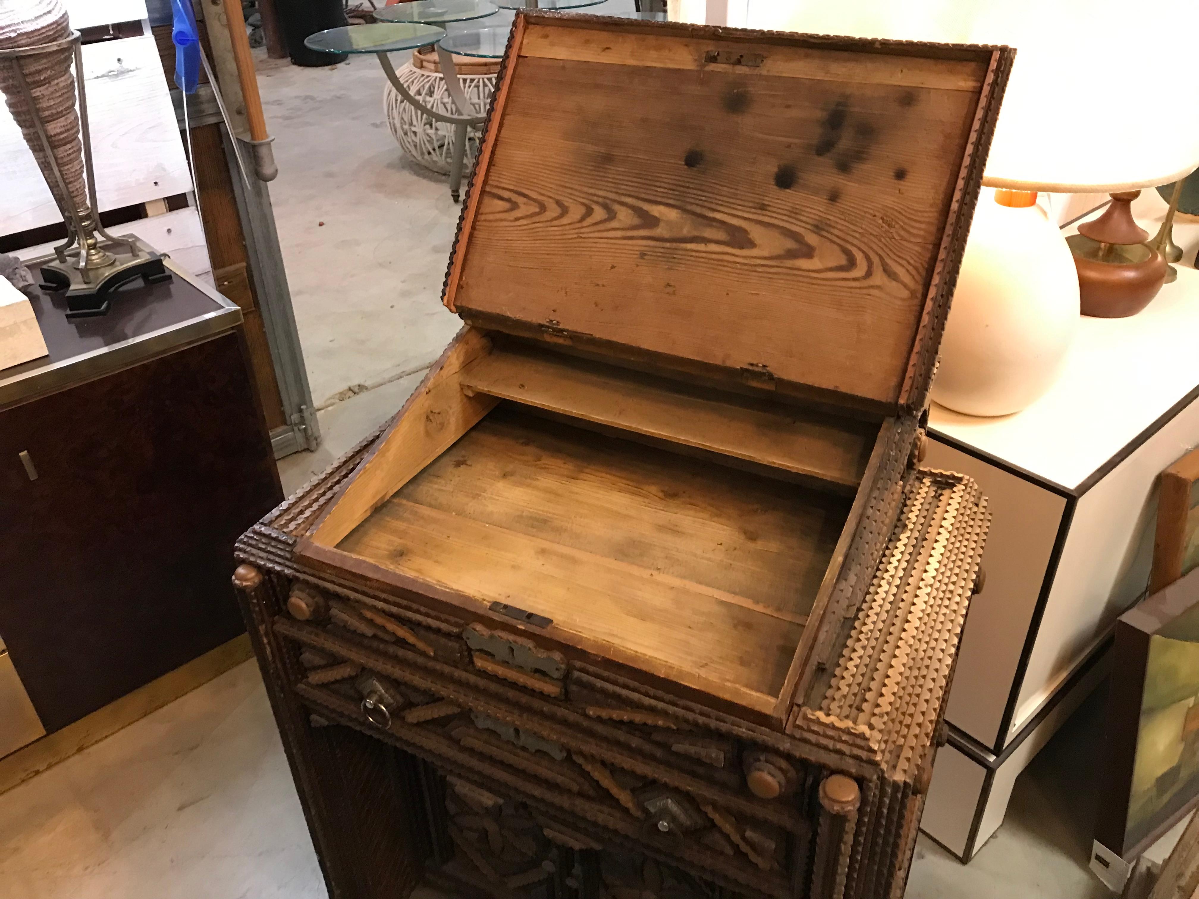 American Craftsman Scrivania Tramp Art in vendita