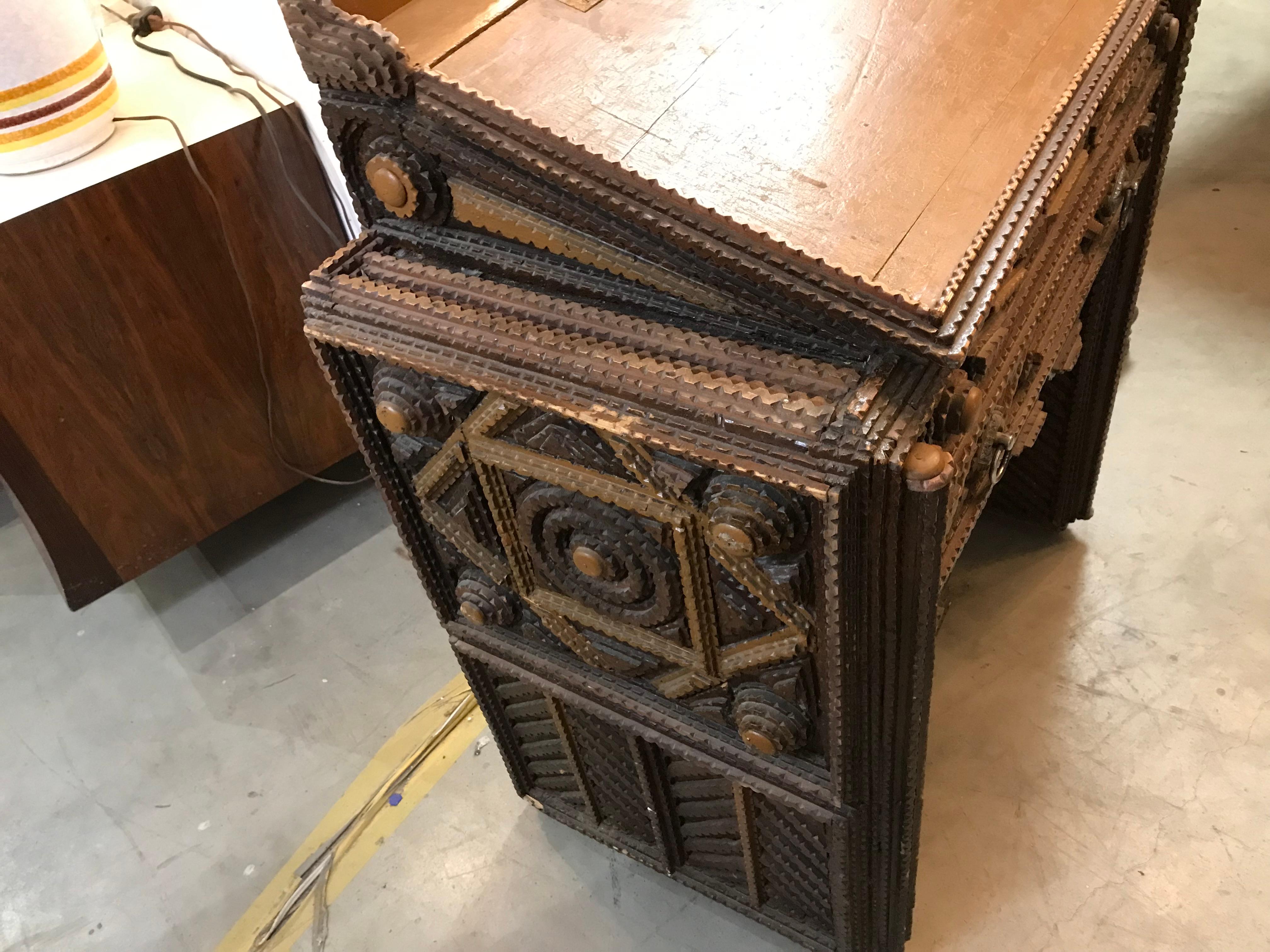 Legno Scrivania Tramp Art in vendita
