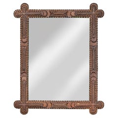Art Tramp Art français du début du siècle Miroir folklorique avec cadre sculpté à la main, années 1900