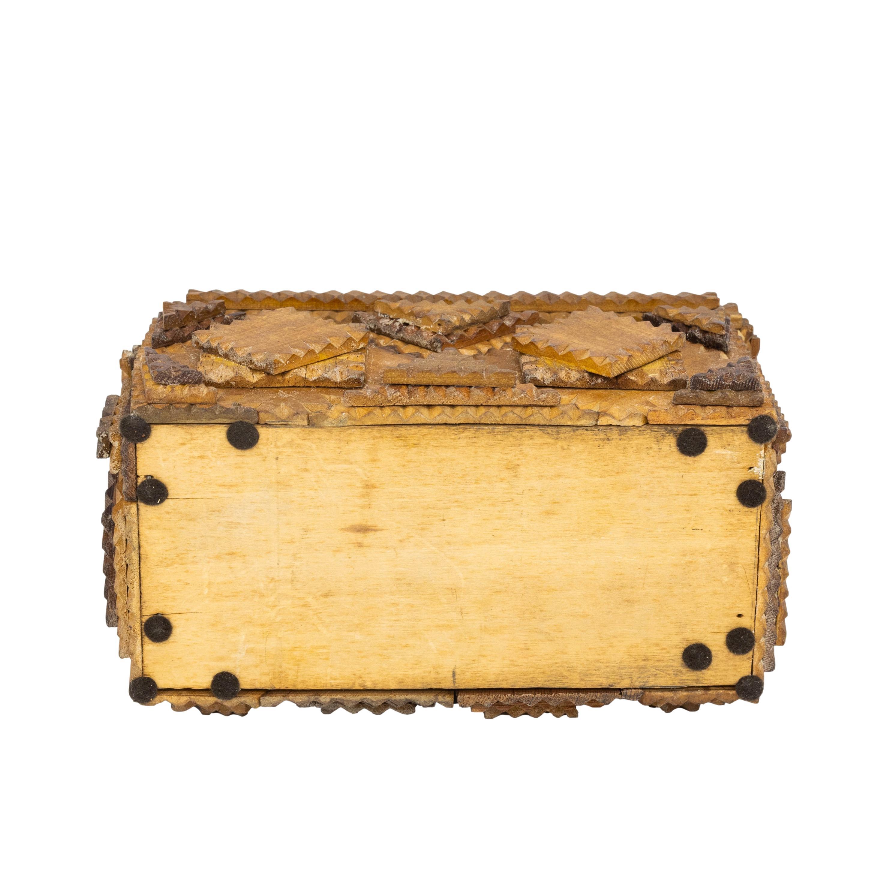 Tramp Art Lift-Top Box with Notched and Layered Geometrical Design, ca. 1920 For Sale 1