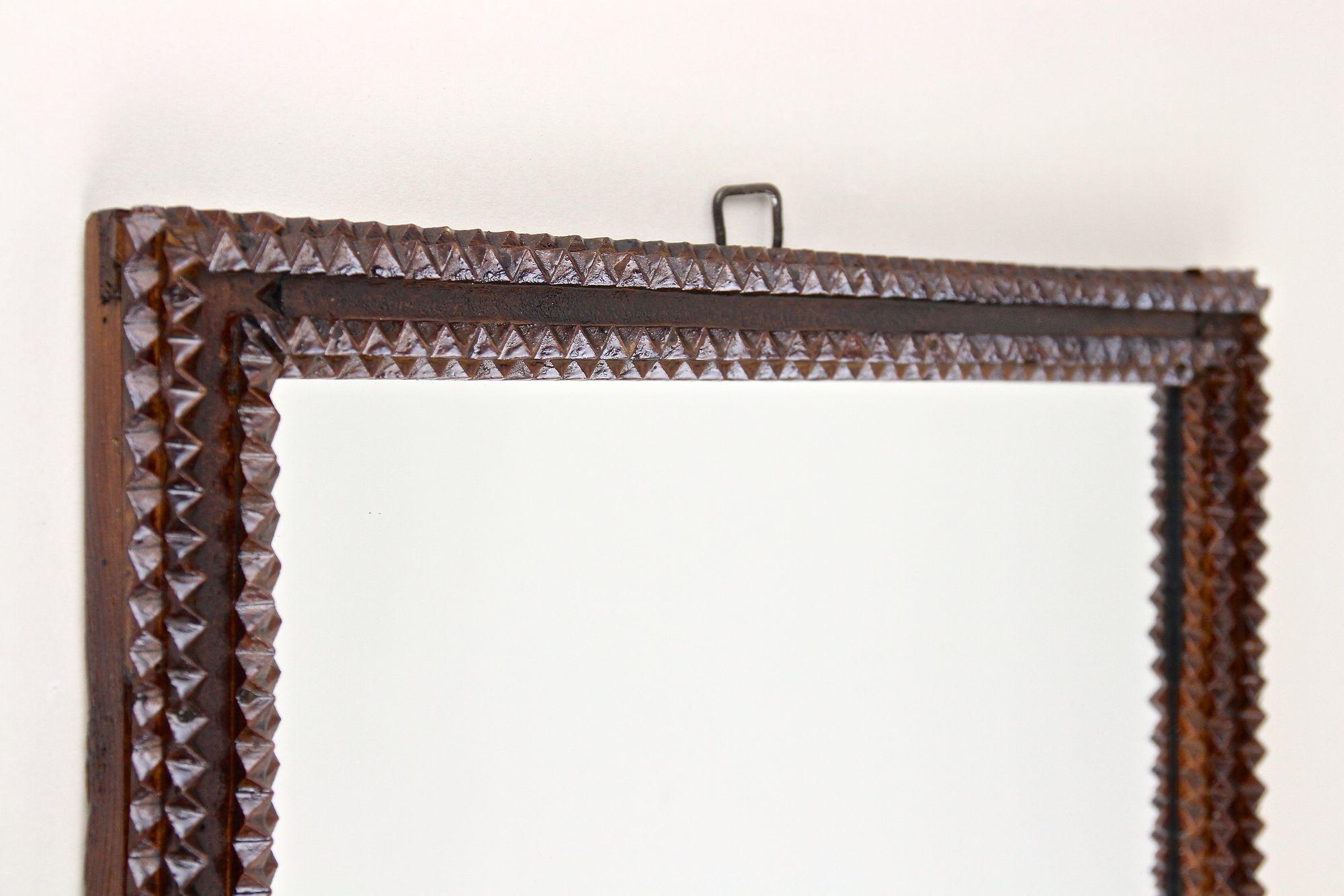 Tramp Art Rustic Wall Mirror, 19th Century - Handcarved, Austria circa 1870 In Good Condition For Sale In Lichtenberg, AT