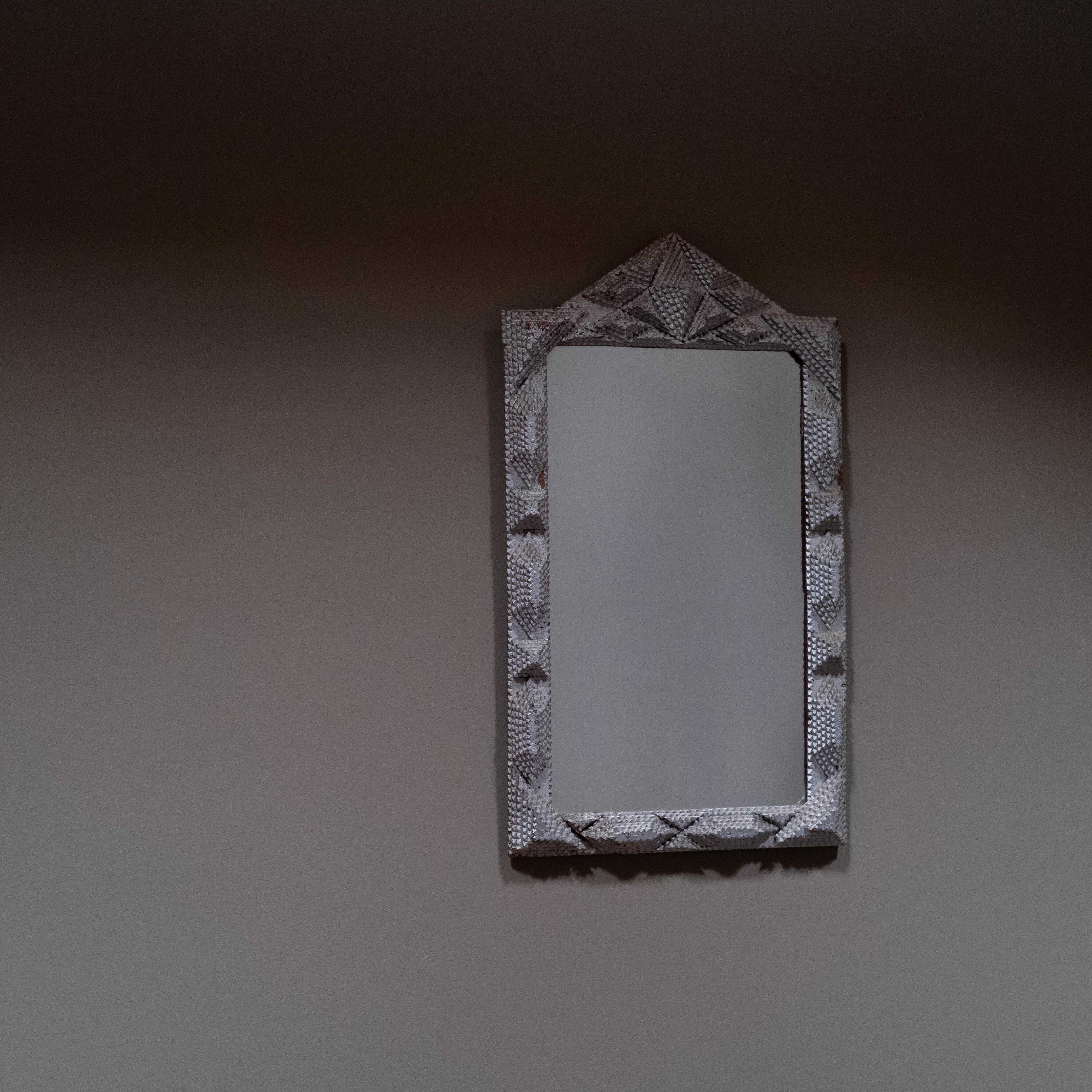 Tramp Art Silver Leaf Mirror (miroir à feuilles d'argent) Bon état - En vente à Los Angeles, CA