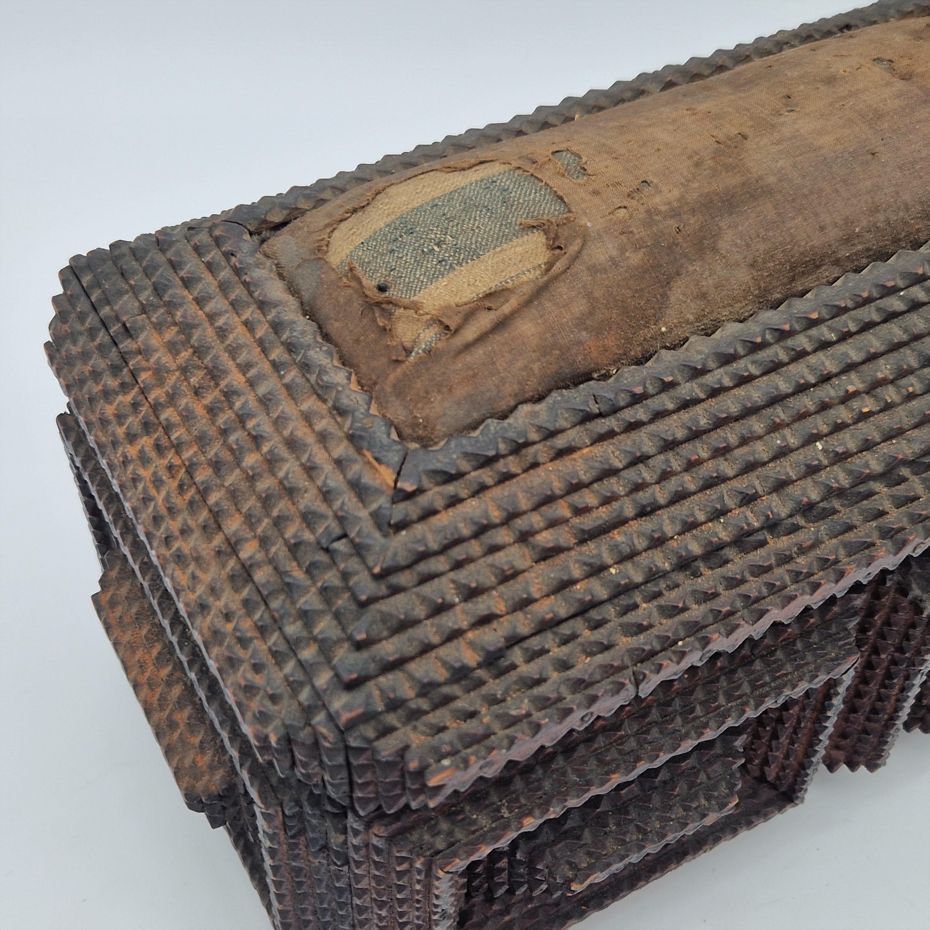 Tramp Art Wood Box. 1850 - 1880 (Spätes 19. Jahrhundert) im Angebot