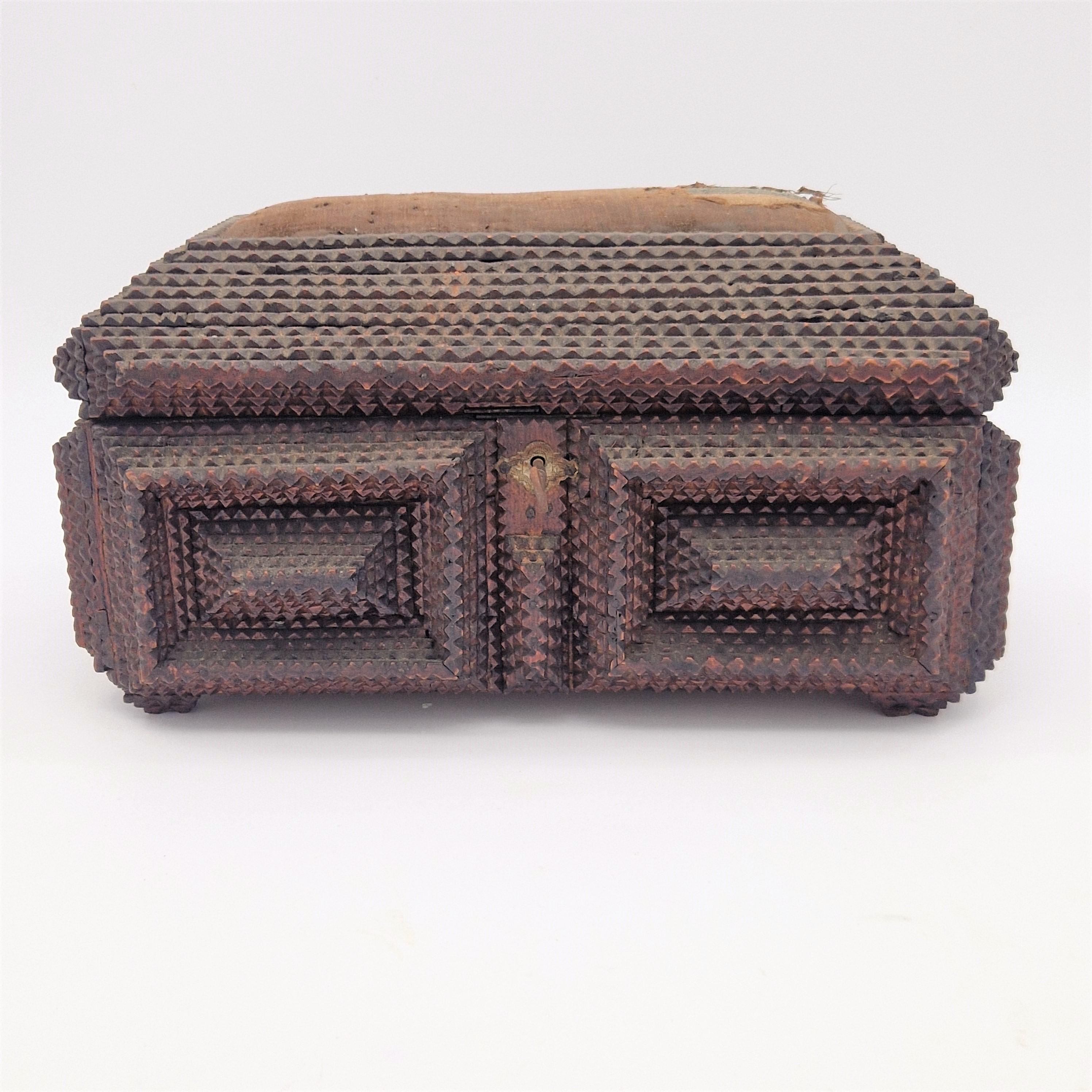 Tramp Art Wood Box. 1850 - 1880 im Angebot 1