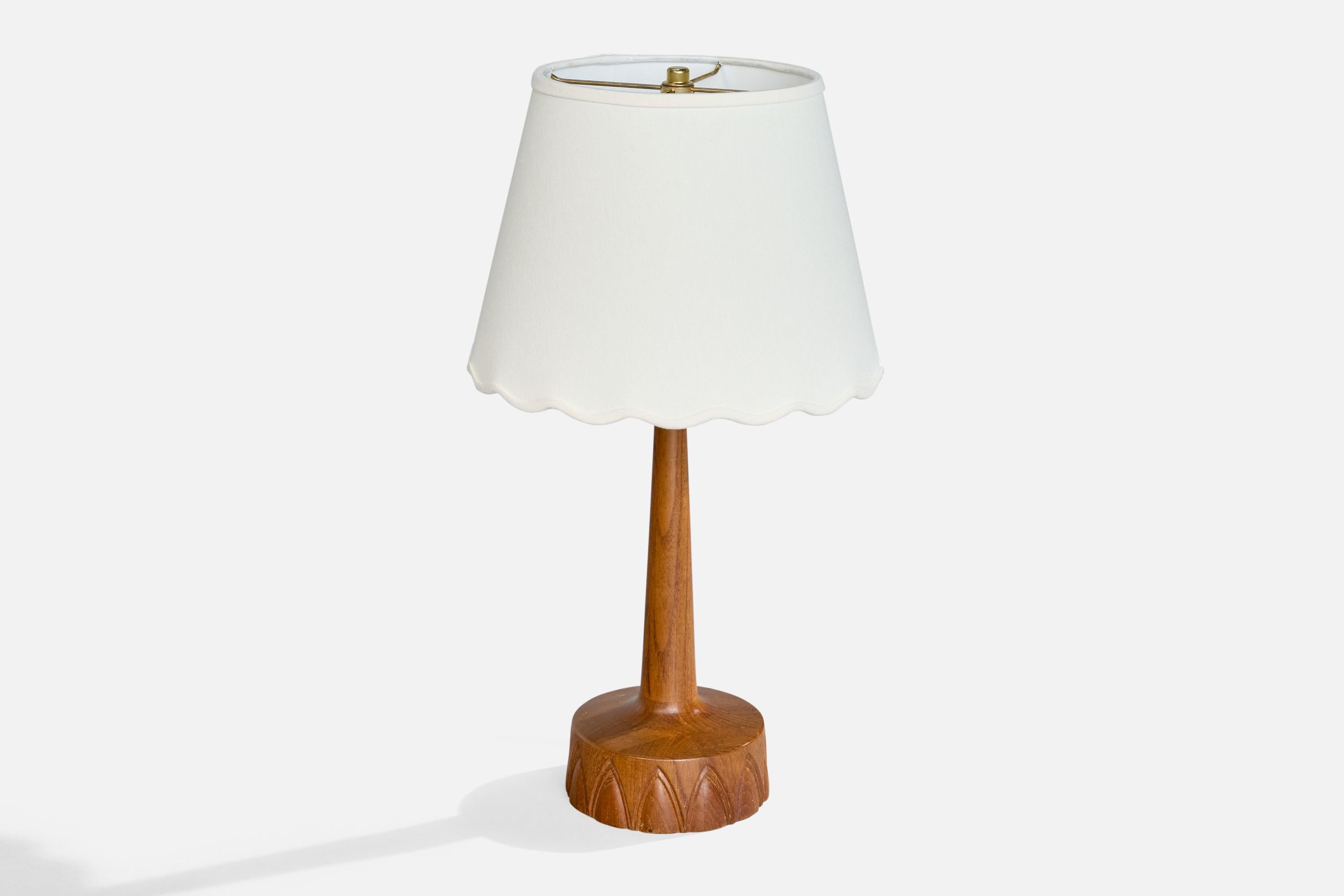 Suédois Tranås Armatur, lampe de table, teck, laiton, tissu, Suède, années 1960 en vente
