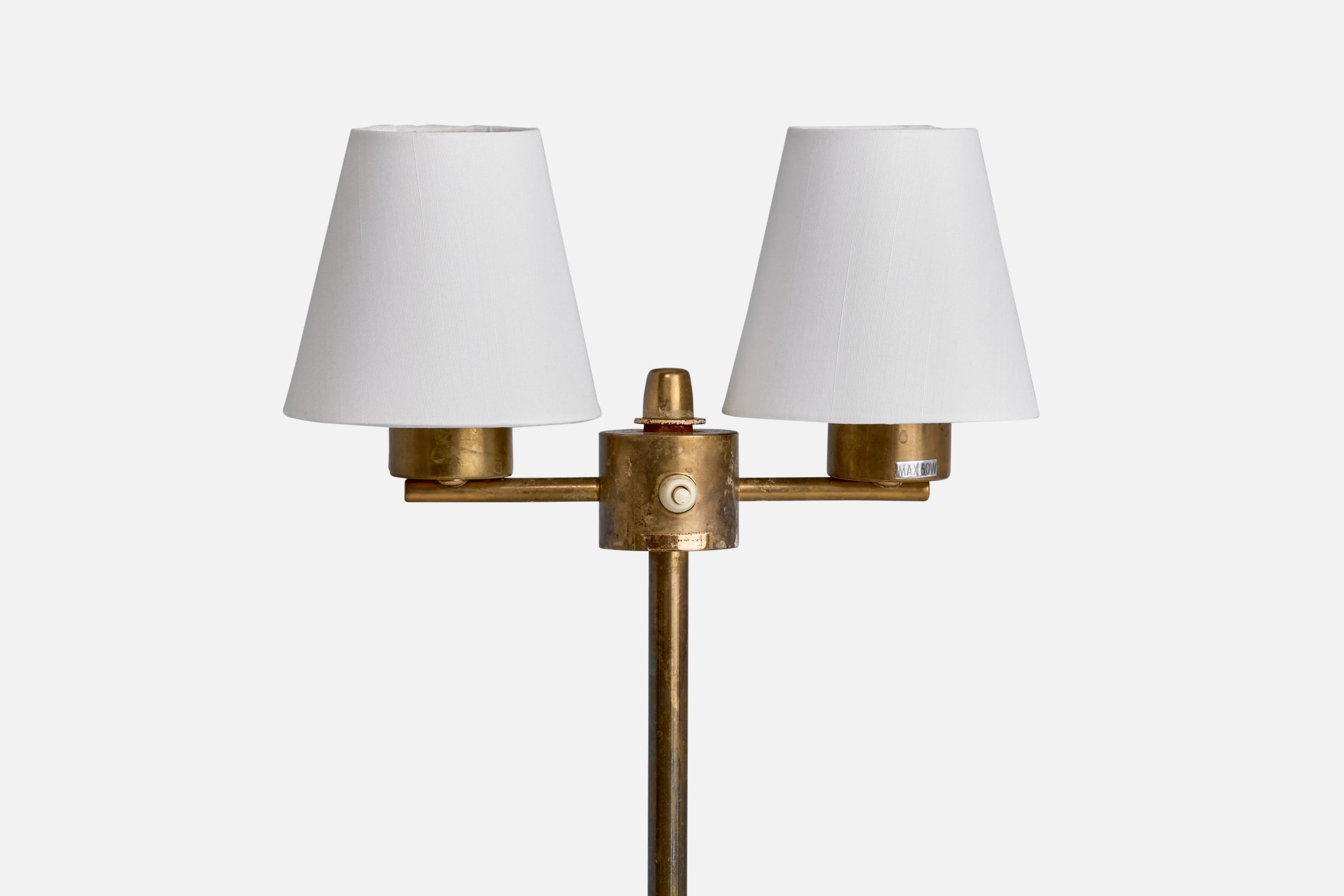 Mid-Century Modern Tranås Stilarmatur, lampadaire, laiton, tissu, Suède, années 1950 en vente