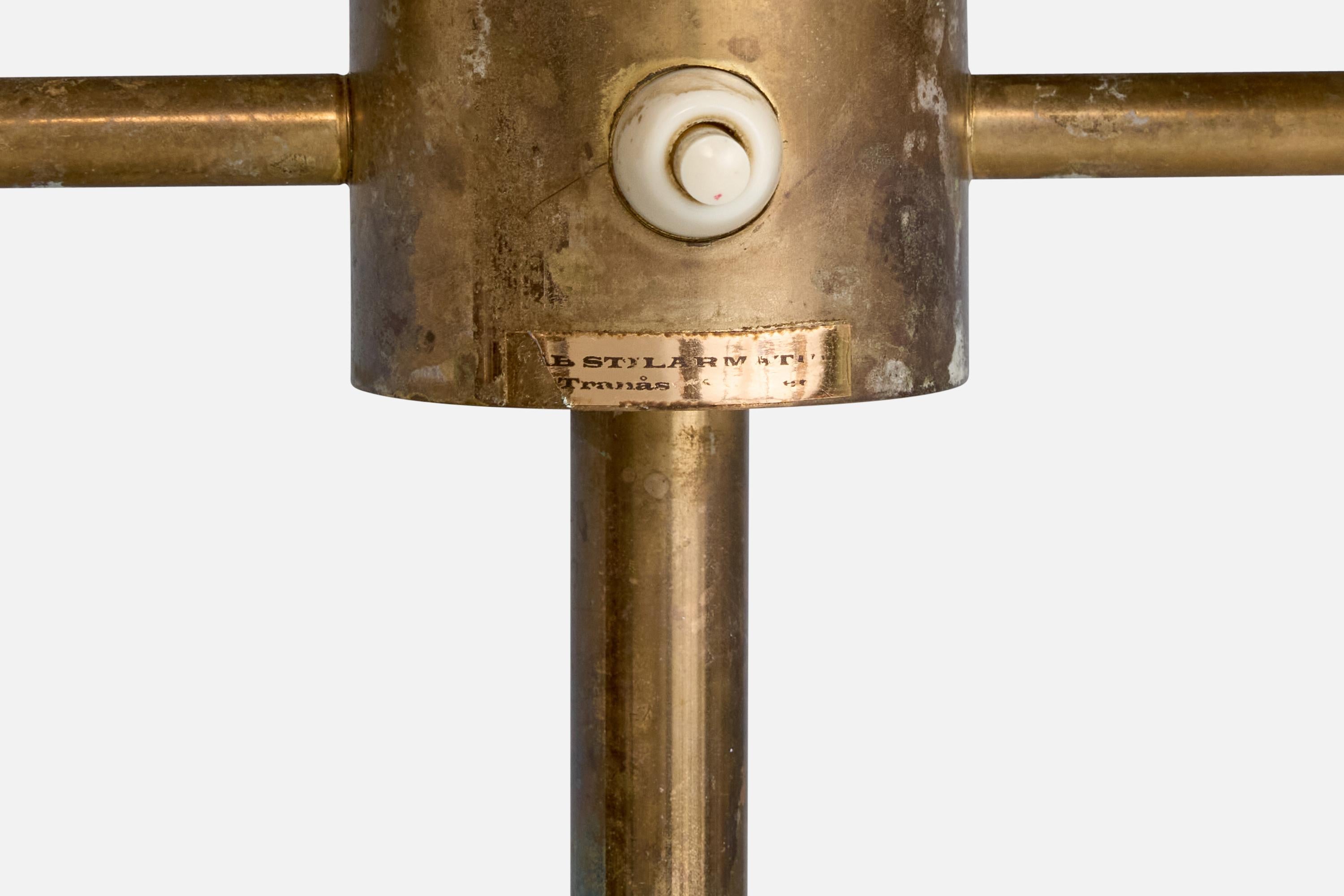 Milieu du XXe siècle Tranås Stilarmatur, lampadaire, laiton, tissu, Suède, années 1950 en vente