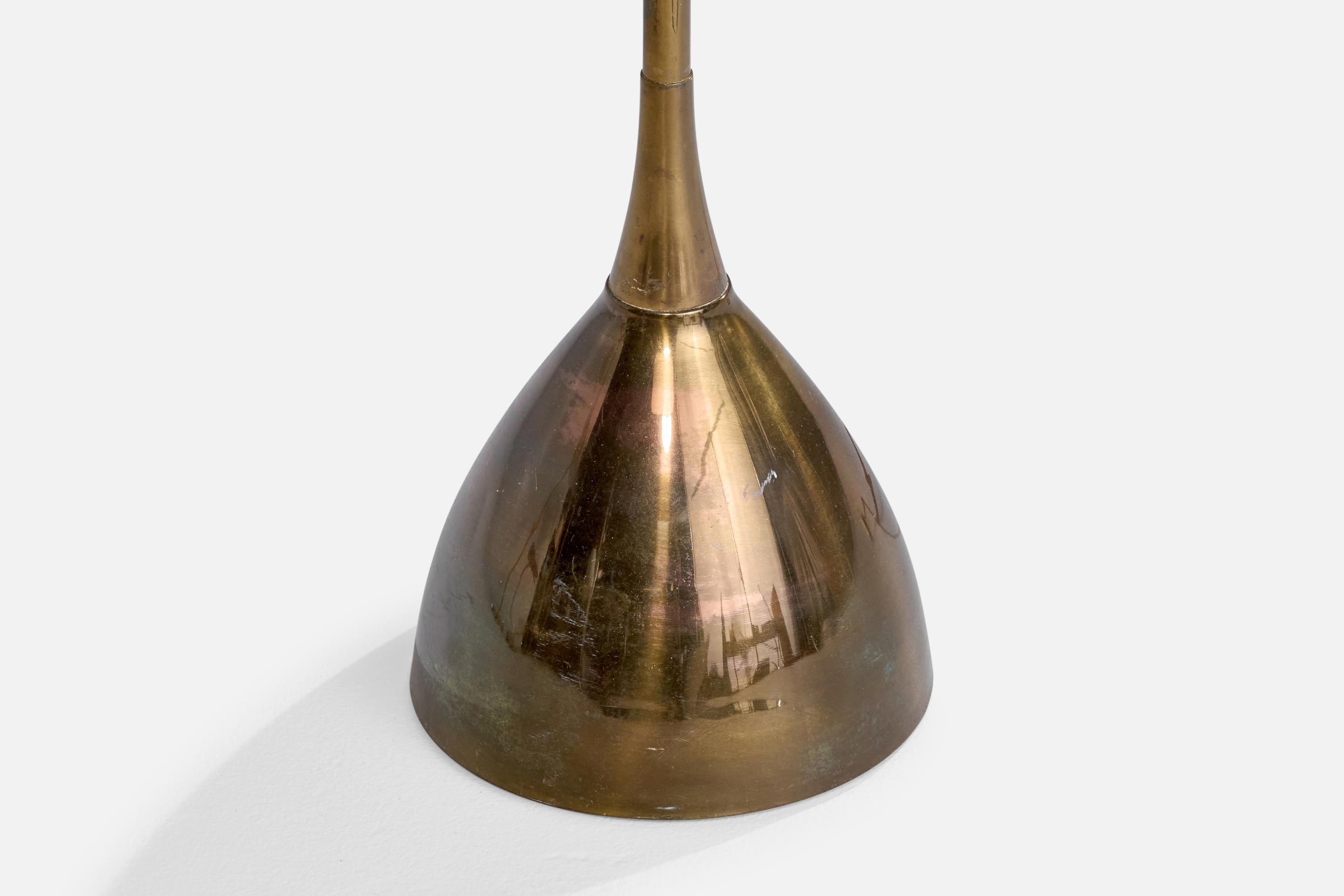 Laiton Tranås Stilarmatur, lampadaire, laiton, tissu, Suède, années 1950 en vente