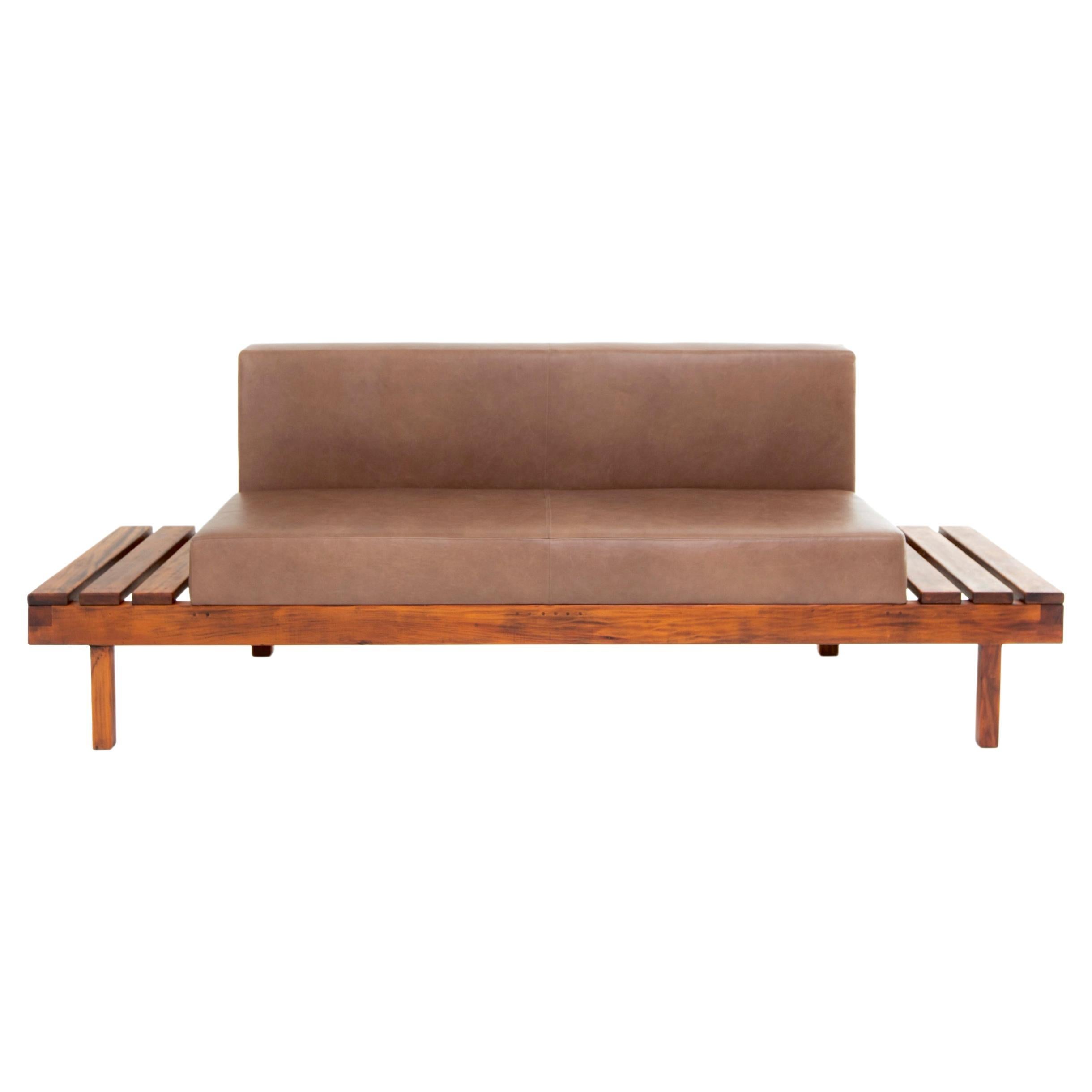 Minimalistisches brasilianisches handgefertigtes Sofa „Trancoso“ von Dimitrih Correa