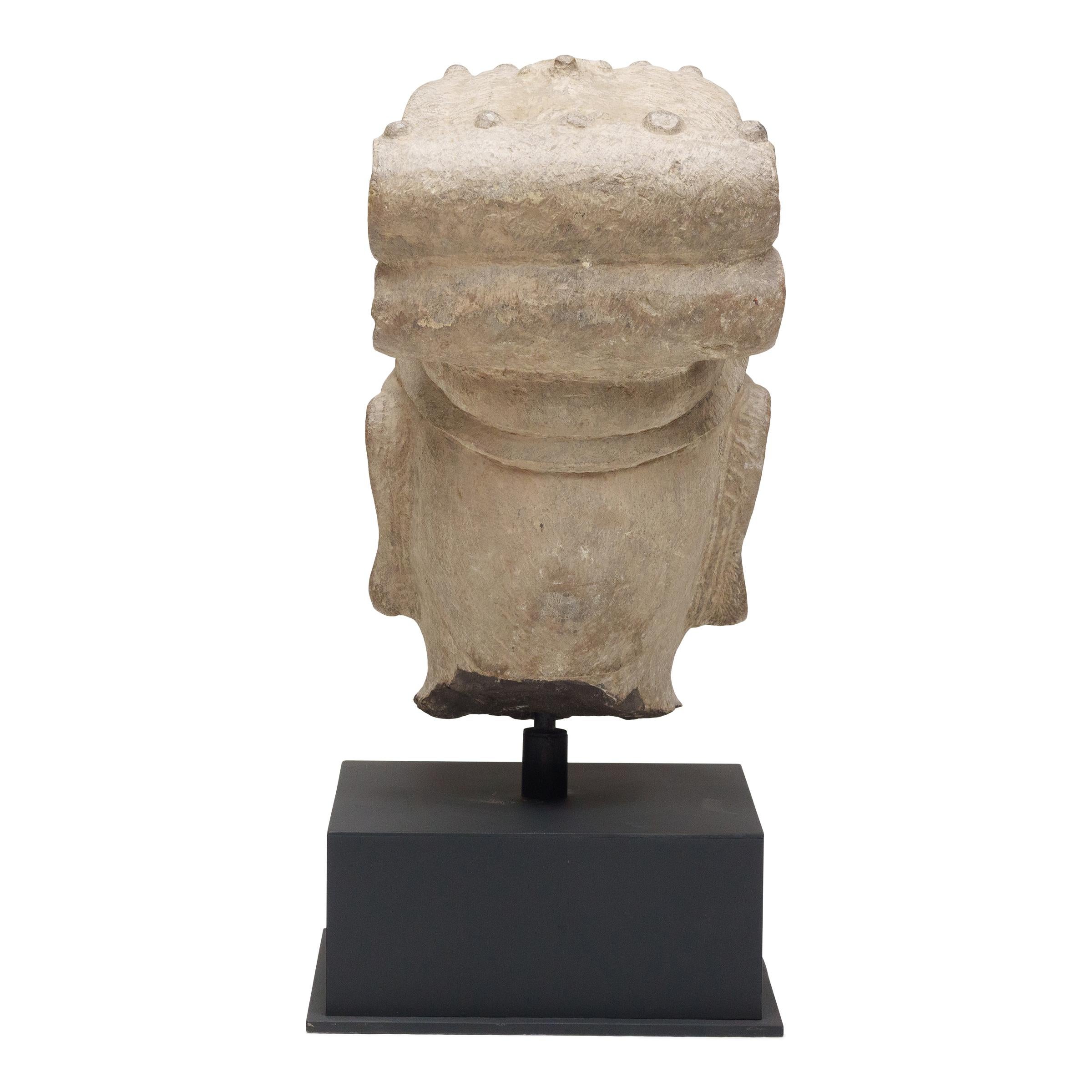 Qing Tranquille tête de bodhisattva en pierre de Chine en vente