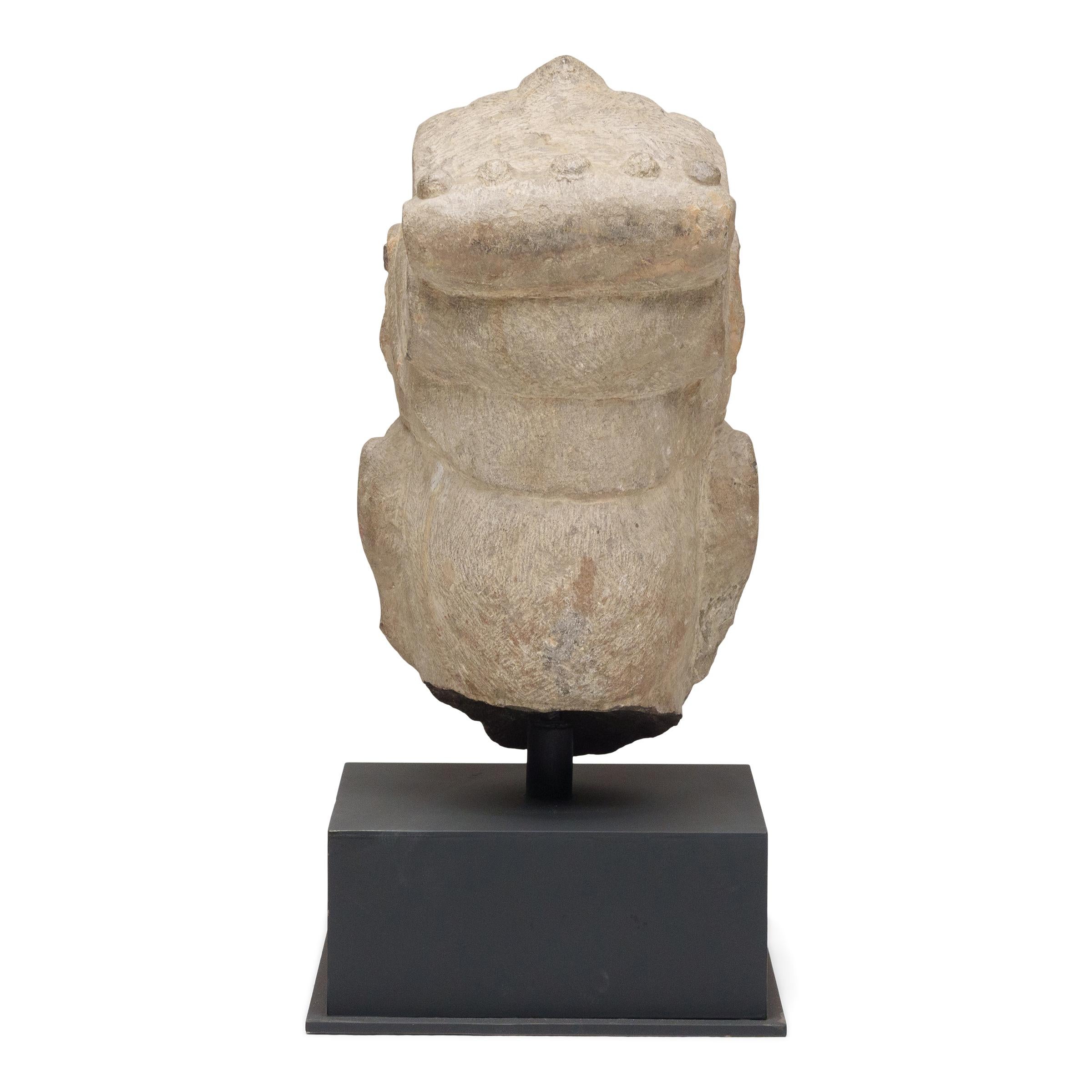 Qing Tranquilla testa di Bodhisattva in pietra cinese in vendita