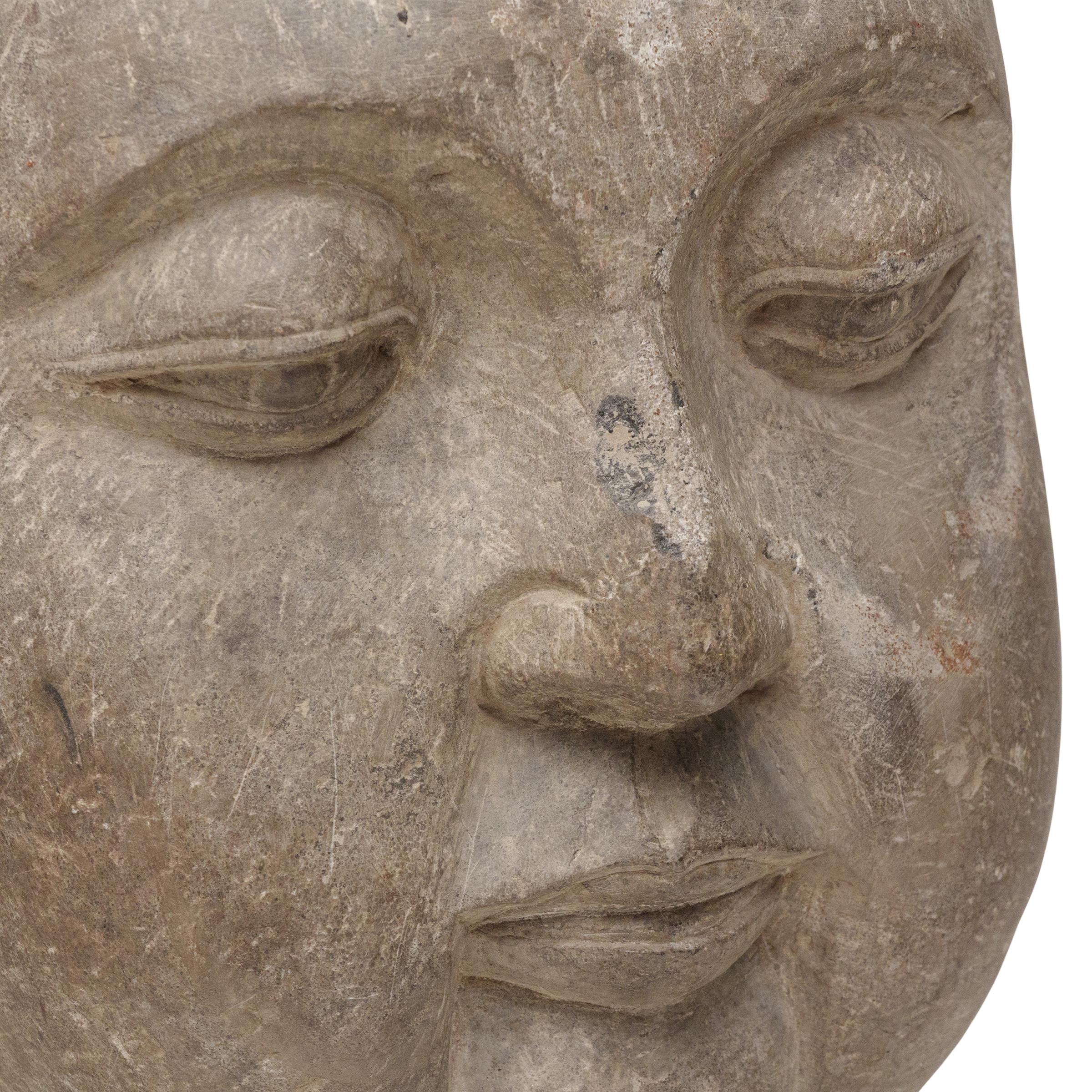 Sculpté à la main Tranquille tête de bodhisattva en pierre de Chine en vente