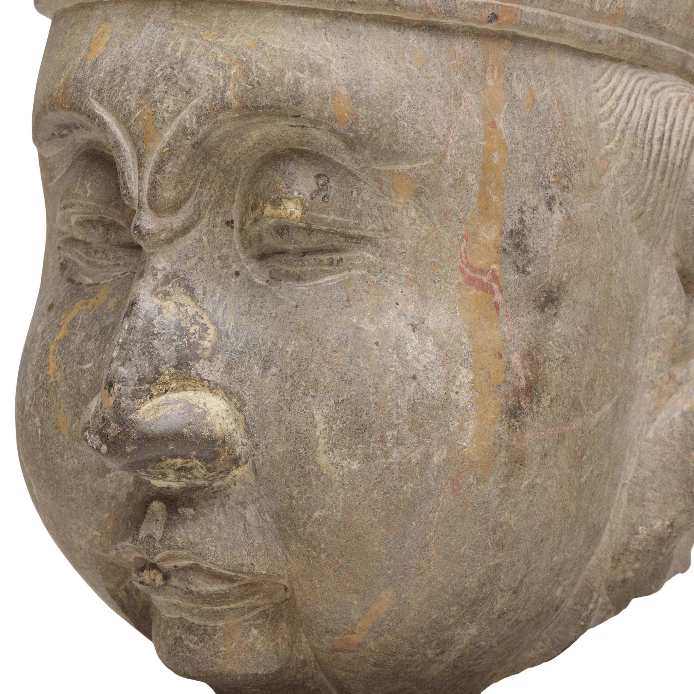 Intagliato a mano Tranquilla testa di Bodhisattva in pietra cinese in vendita