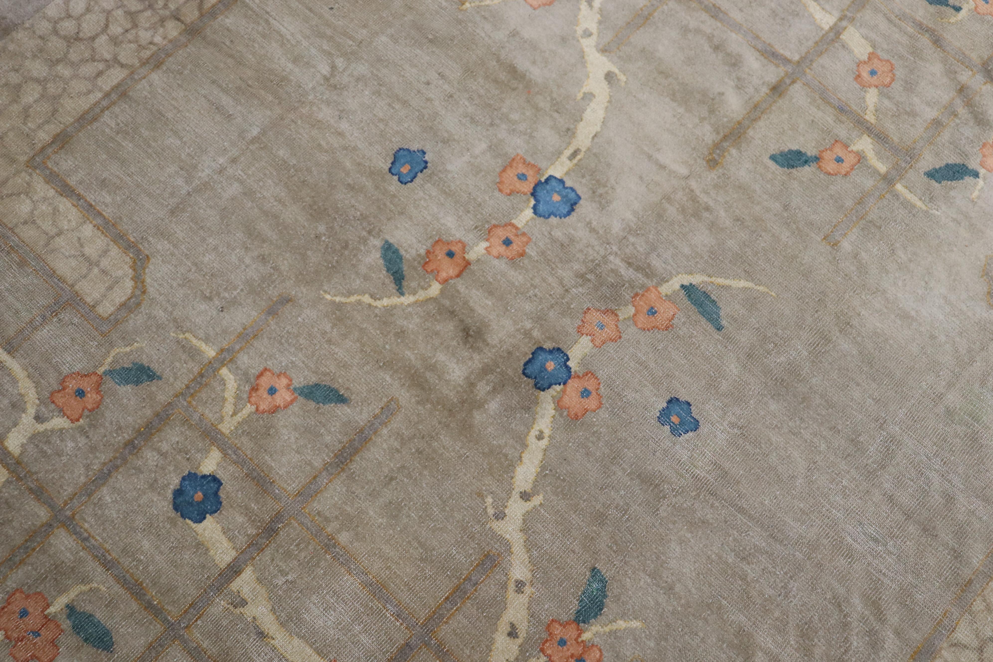 20th Century Tranquil Gray Chinese Floral Rug For Sale