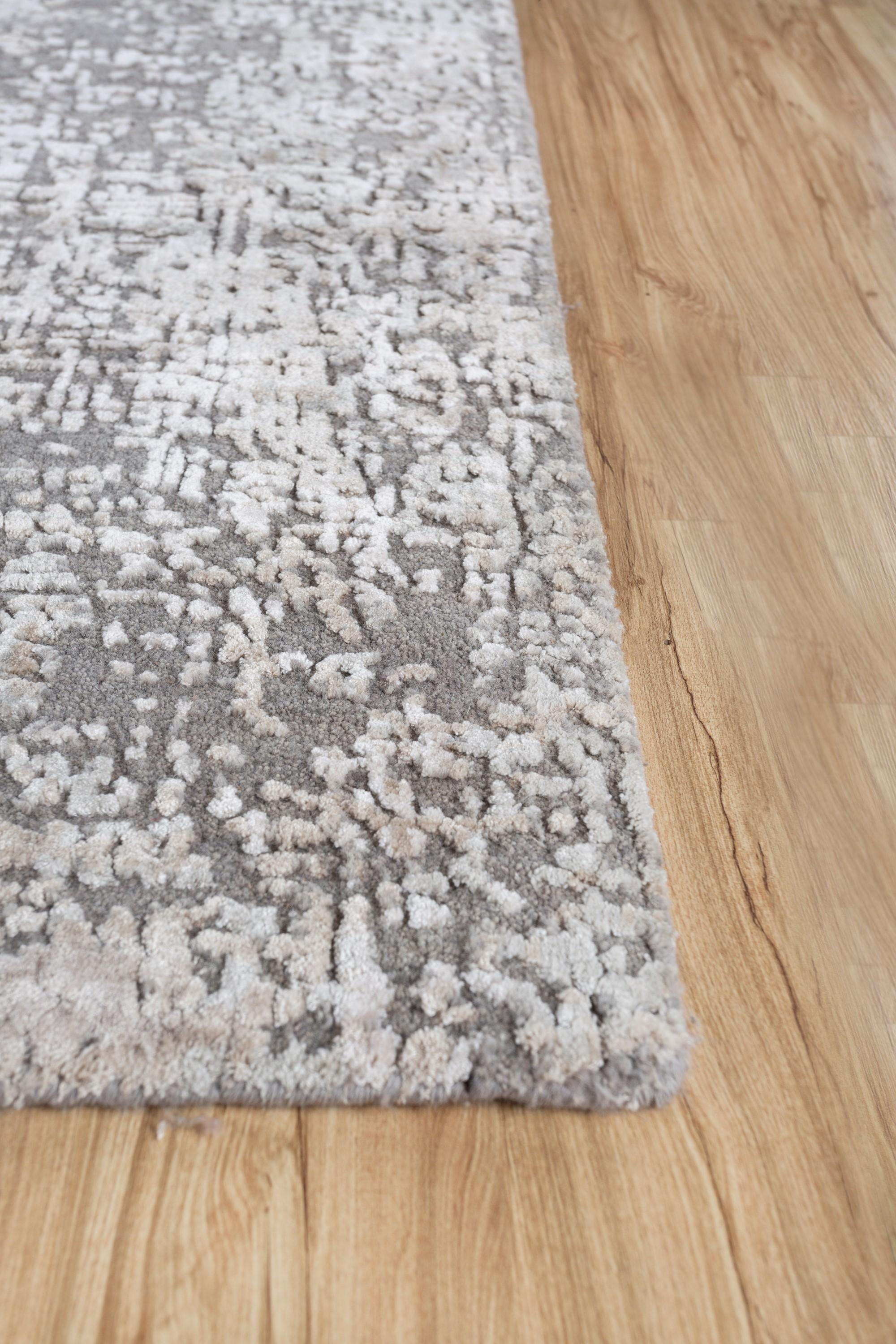 Mid-Century Modern Tranquil Oasis Ashwood White Sand Hand-Knotted Rug For Sale