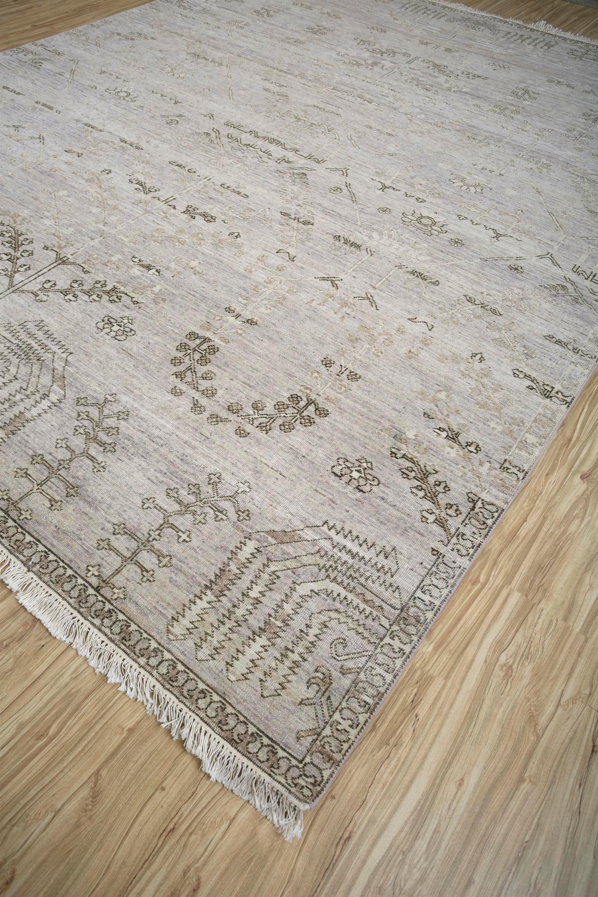 Modern Tranquil Traditions Dark Ivory & White 240x300 Cm Handknotted Rug For Sale