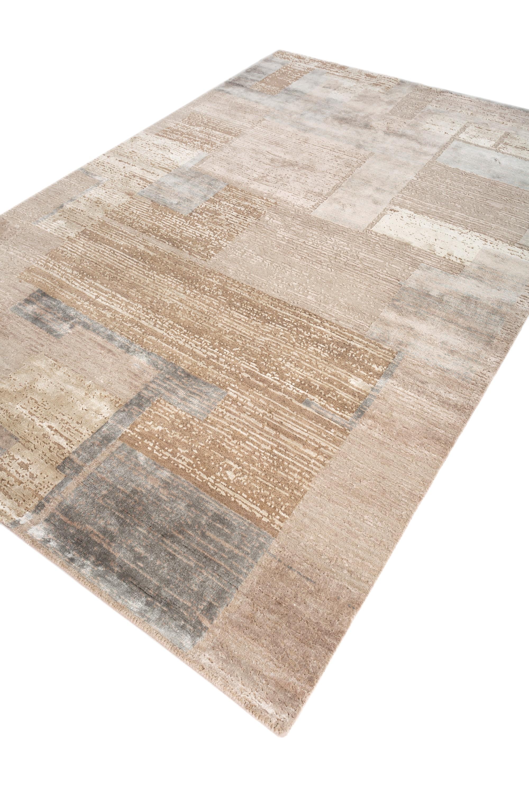 Indian Tranquil Turmoil Dark Ivory & Stucco 180X270 Cm Modern Handknotted Rug For Sale
