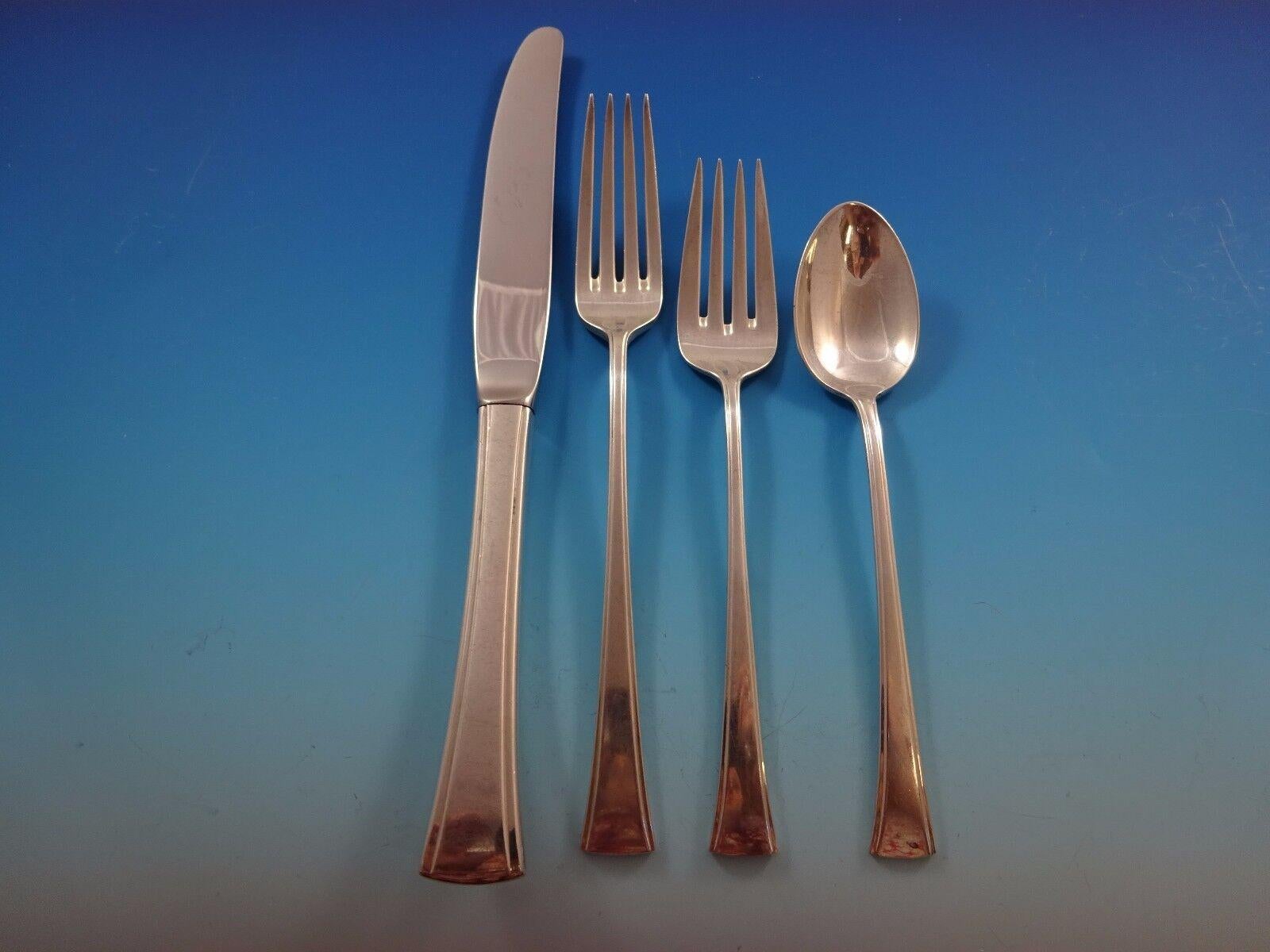 TRANQUILITY BY INTERNATIONAL Ensemble de couverts en argent sterling - Ensemble de 41 pièces. Cet ensemble a un look moderne avec des lignes simples. Cet ensemble comprend :

6 COUTEAUX, 9 1/8