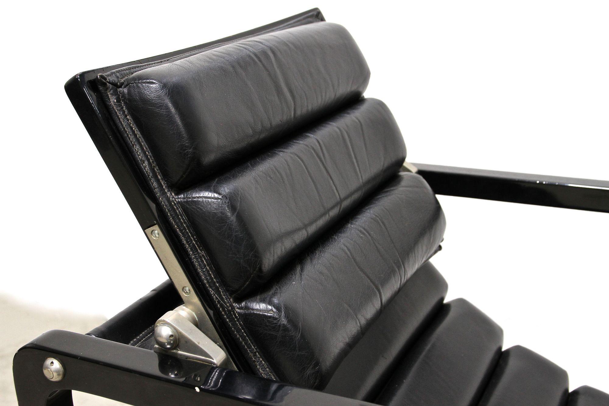 Transat Chair With Black Leather, Design Eileen Gray 1927, France ca. 1975 For Sale 2