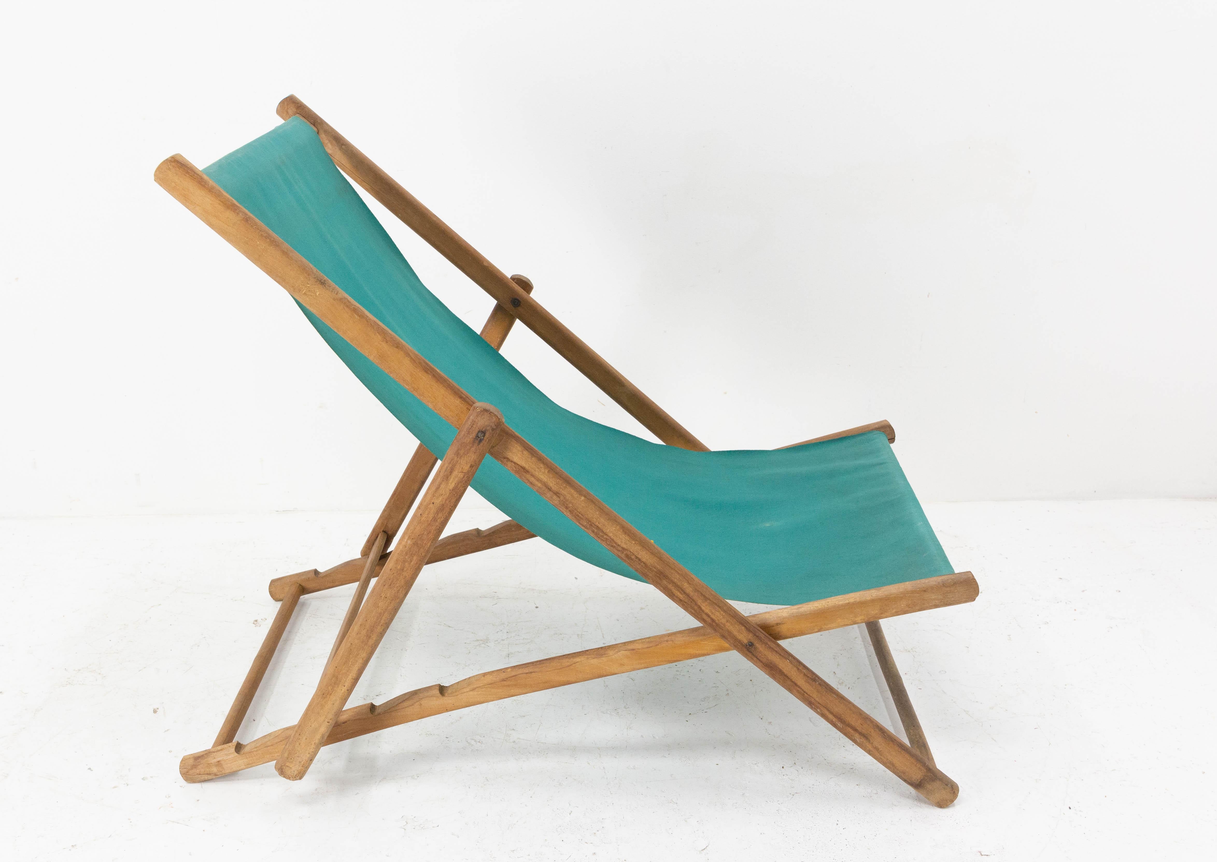 Français Chaise longue de patio pliante Transat, chaise longue en hêtre et tissu, française en vente