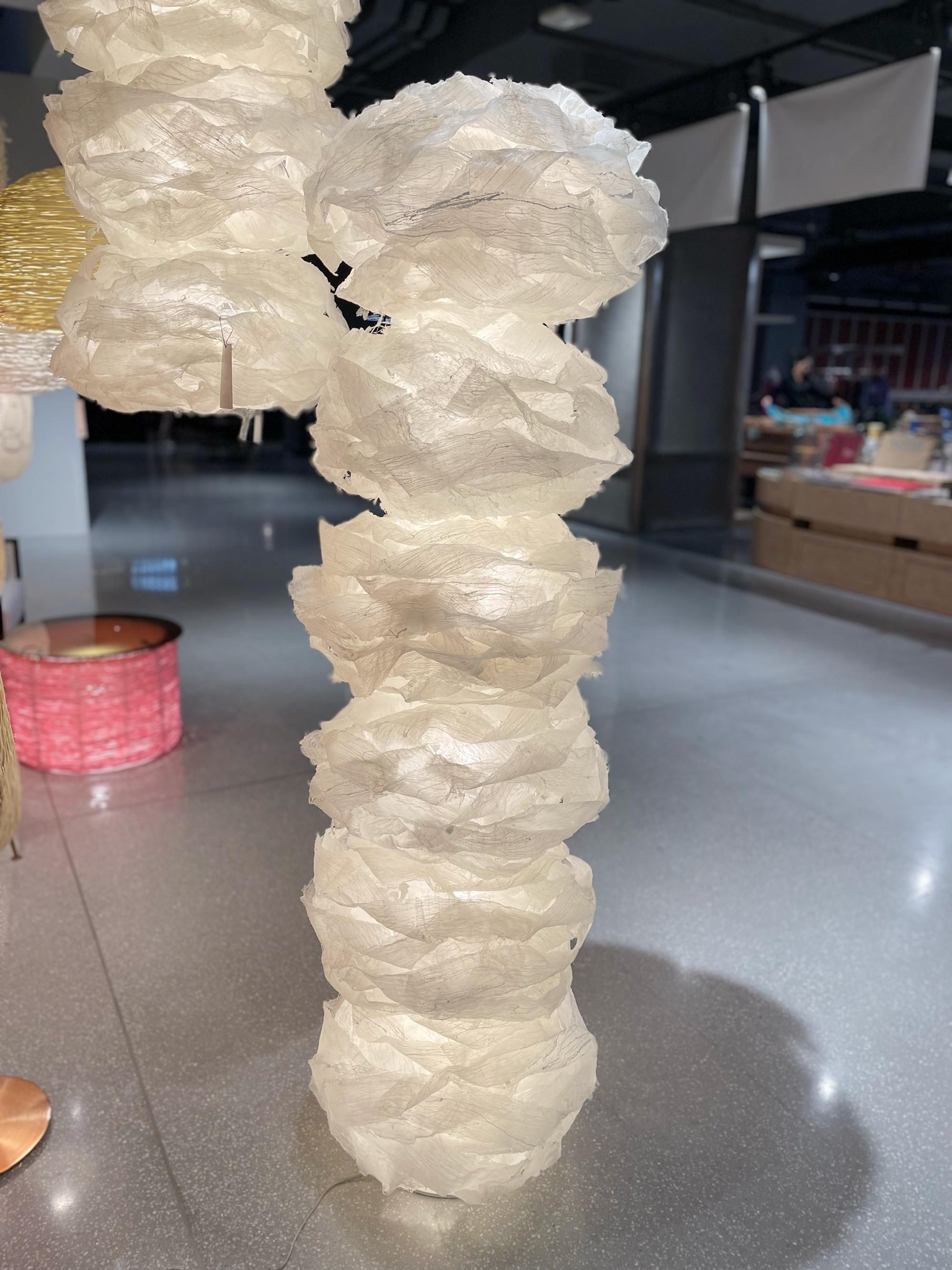 Acciaio inossidabile Transcendence Tower 6 - Lampada da terra a nuvola diafana realizzata a mano in vendita