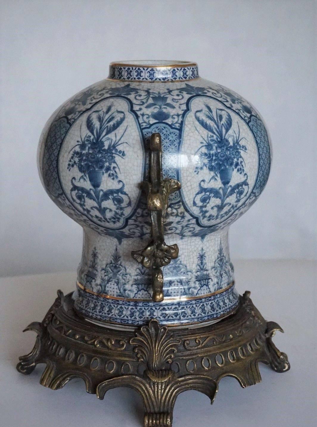 English Transfer Decorated Chinoiserie Blue and White Porcelain Bronze Globular Jar For Sale