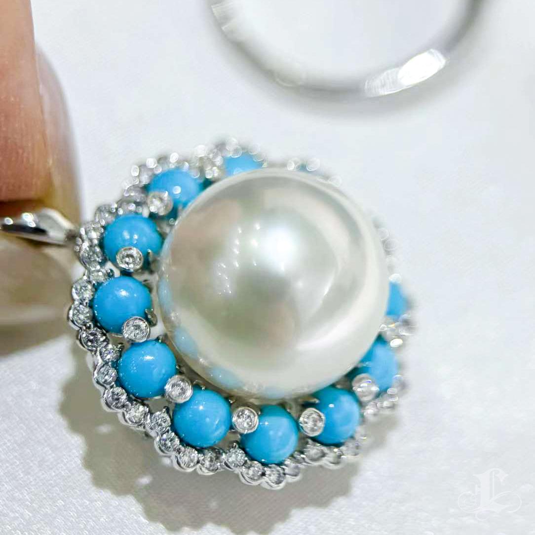 【Caelmare】Halo Bloom Convertible South Sea Pearl & Turquoise Ring-Pendand In New Condition For Sale In New York, NY
