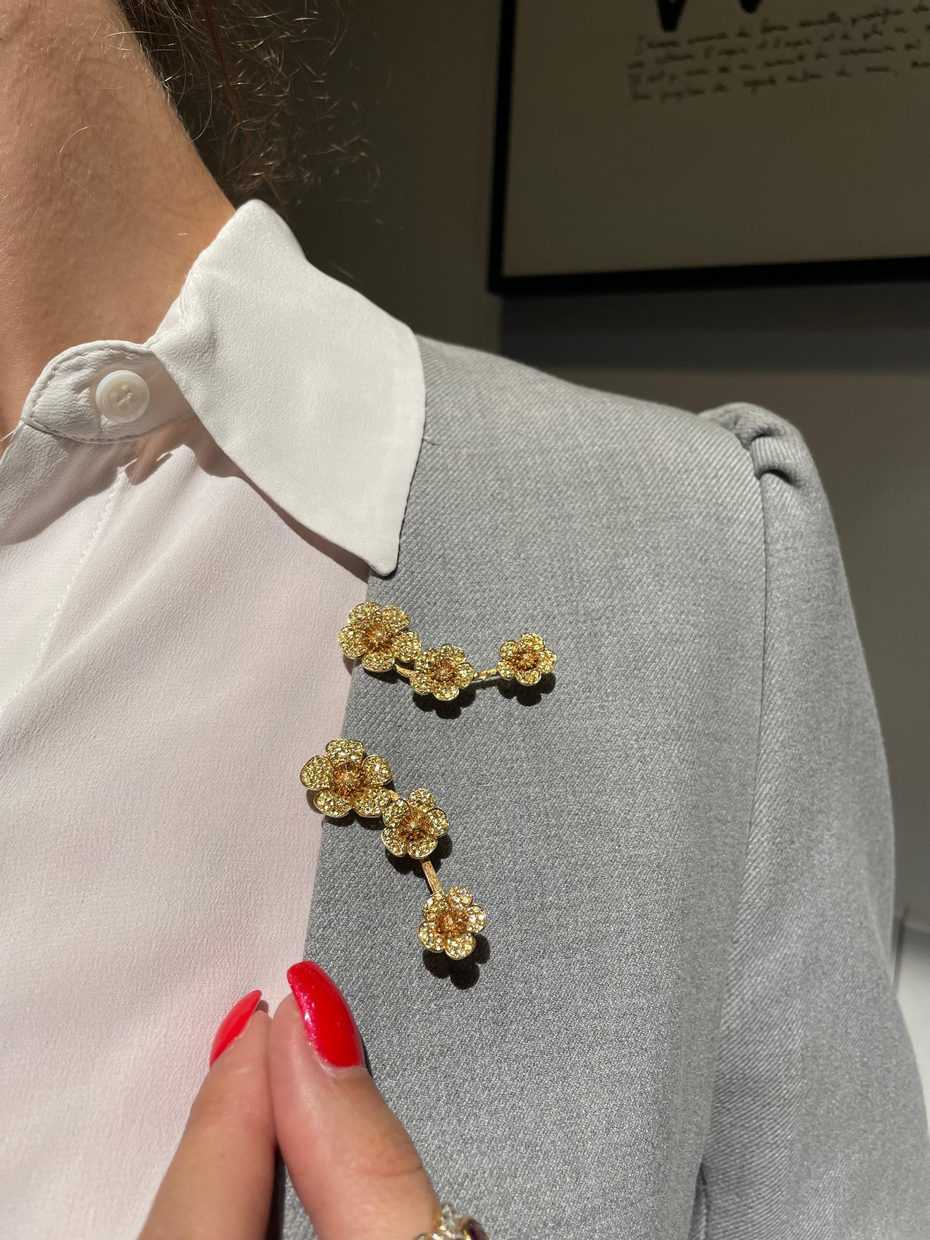 Broche transformable avec fleurs en forme de coupe de beurre - or 18 carats, saphirs jaunes en vente 1