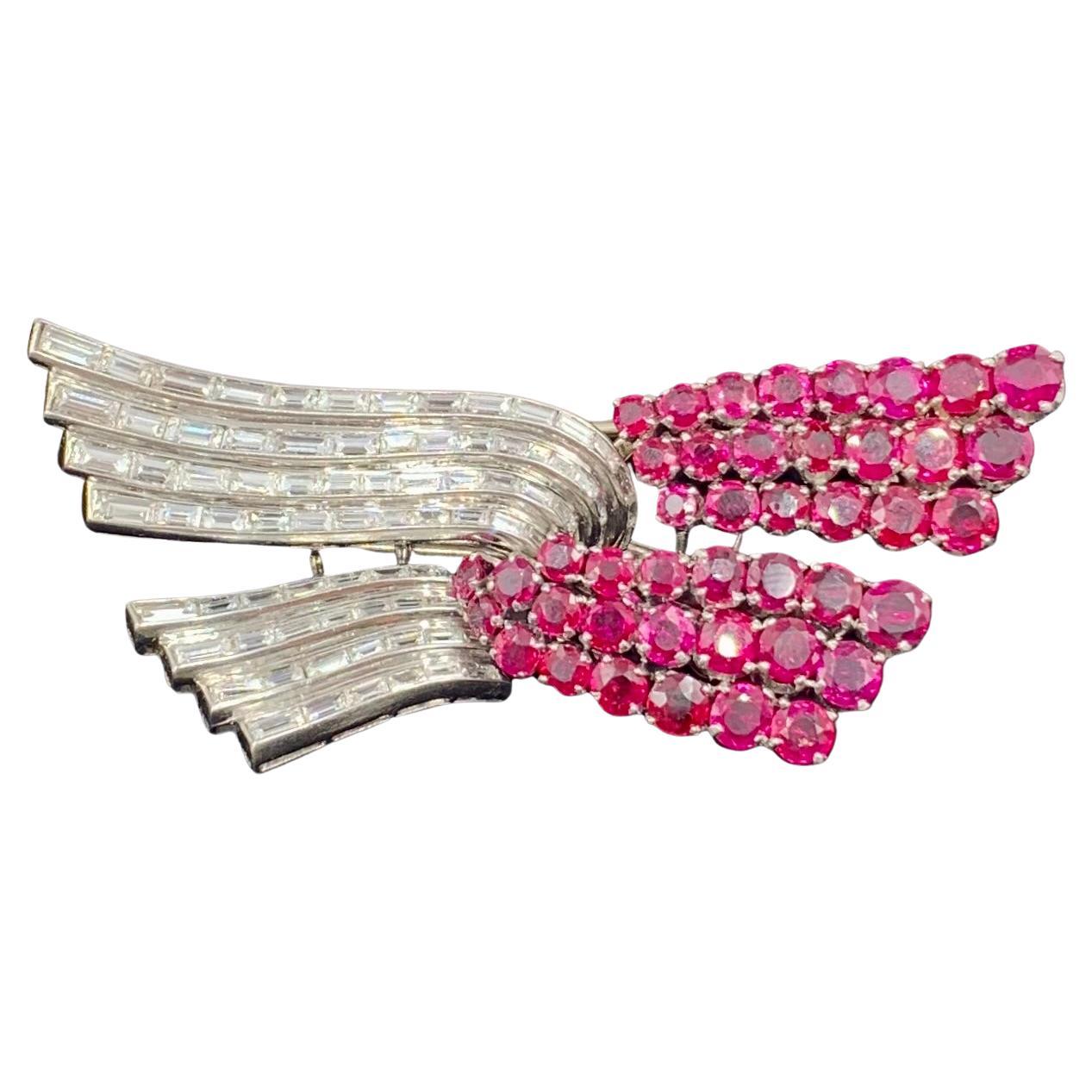 Drayson London Broche pendentif transformable Art déco en forme d'ailes, en platine, diamants et rubis