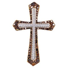 Broche et pendentif en forme de croix transformable en or 18 carats avec diamants de couleur fantaisie de Dilys'