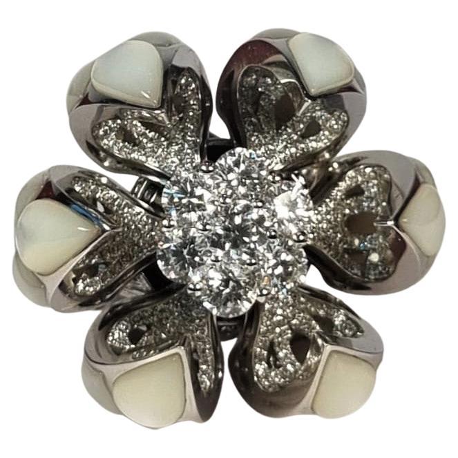 Umgekehrter Barnacle-Ring mit Diamanten und Mondstein aus 18k Weißgold (Zeitgenössisch) im Angebot