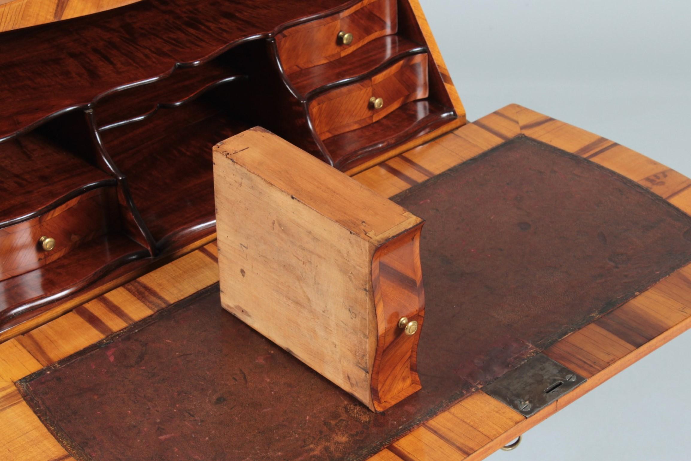 Transforming Ladies Desk, so called Secretaire a Culbute, France, 19th Century For Sale 1