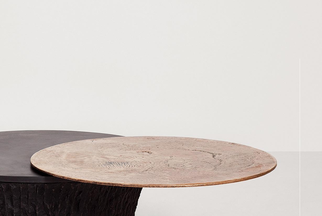 Tavolino rotondo Transit of Venus in granito nero e bronzo fuso di Jesse Ede In condizioni Nuovo in vendita a Geneve, CH