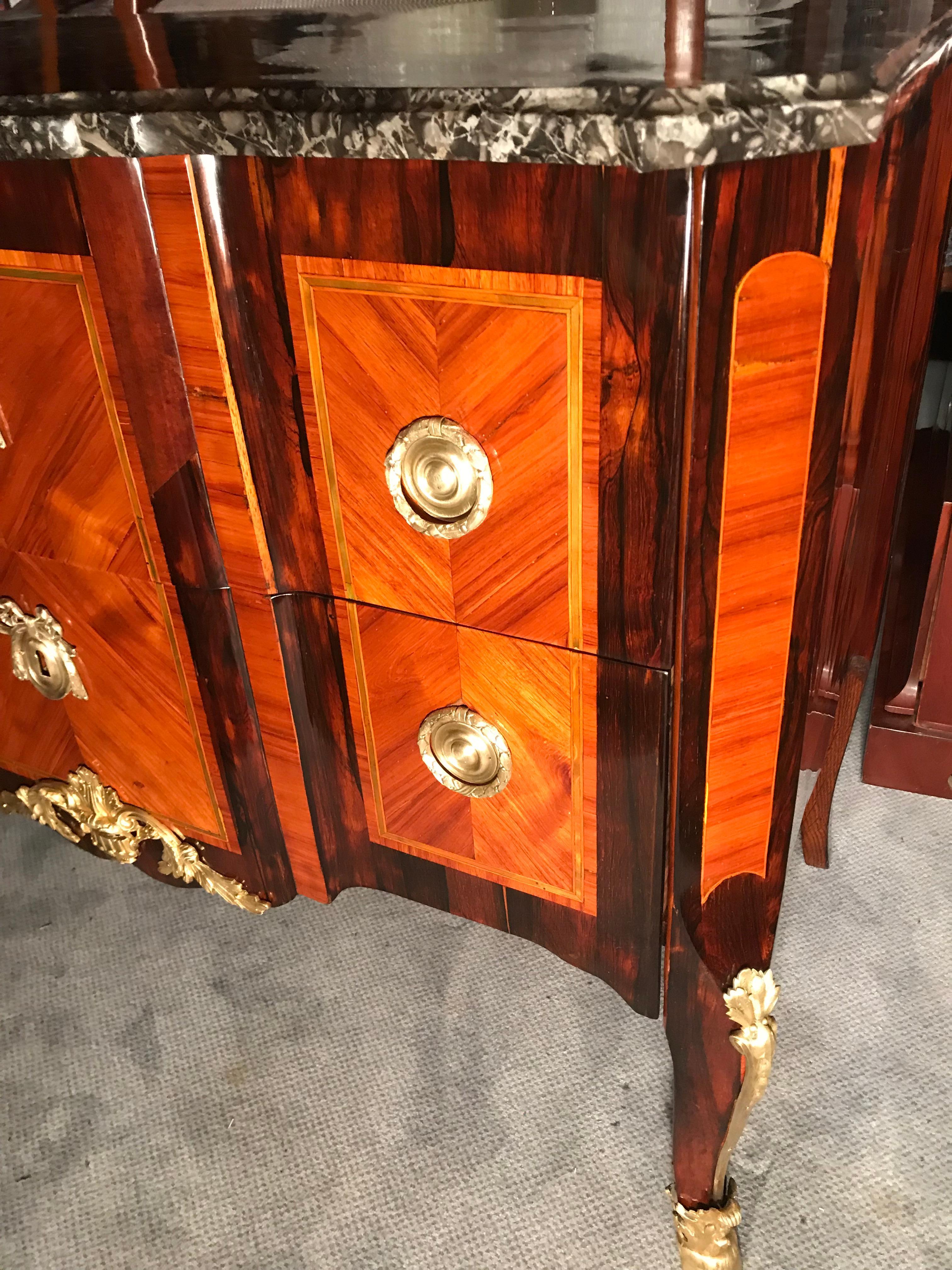Kommode im Übergangsstil, Frankreich, 1770 (Louis XV.) im Angebot