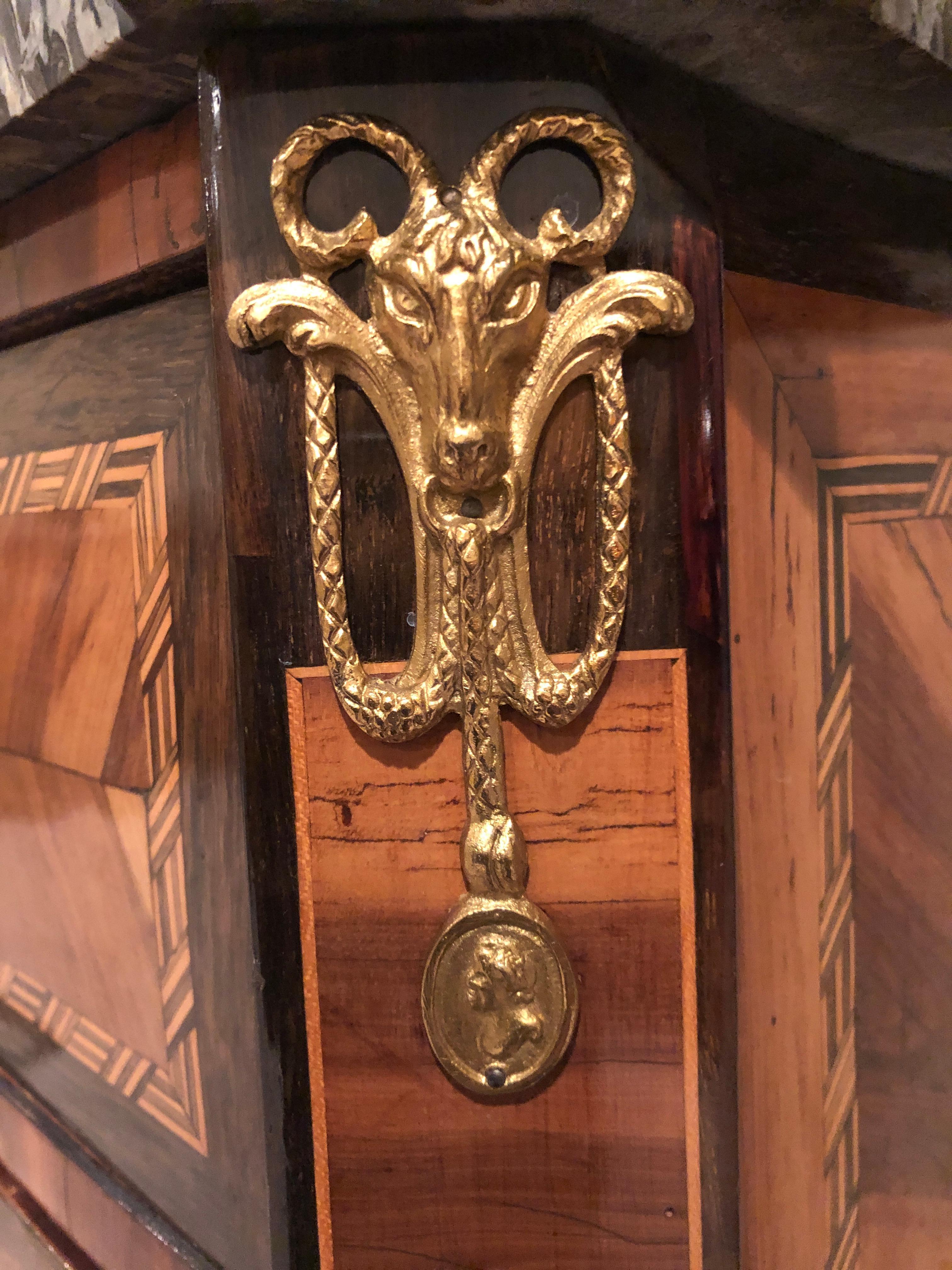 Stunning Transition chest of drawers, France 1780, beautiful marquetry in kingwood, rosewood and other exotic woods with exquisite bronze fittings. With grey-white marble top. In very good original condition.