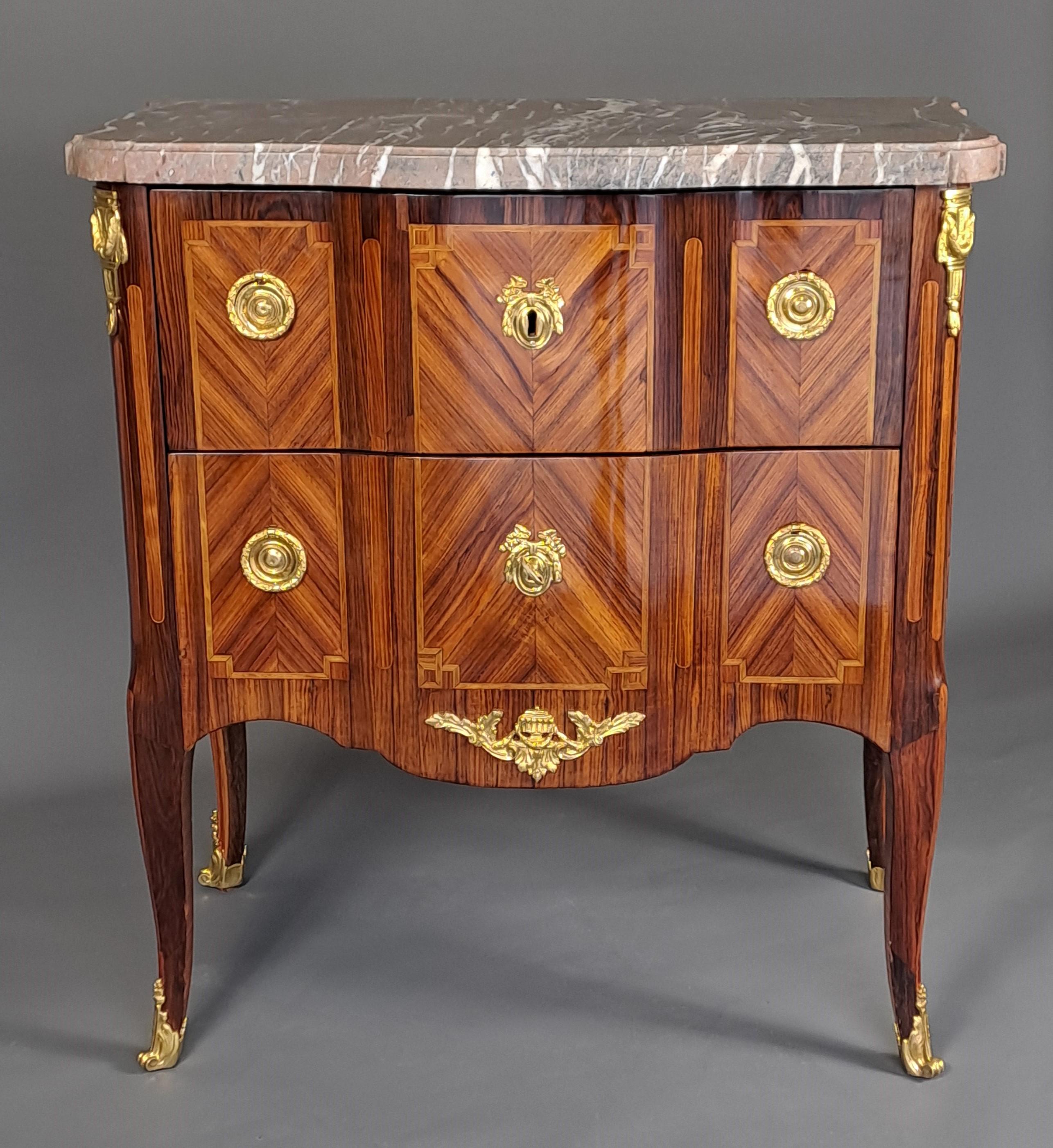Francese Commode di transizione con timbro Jean-Baptiste I. Tuart in vendita