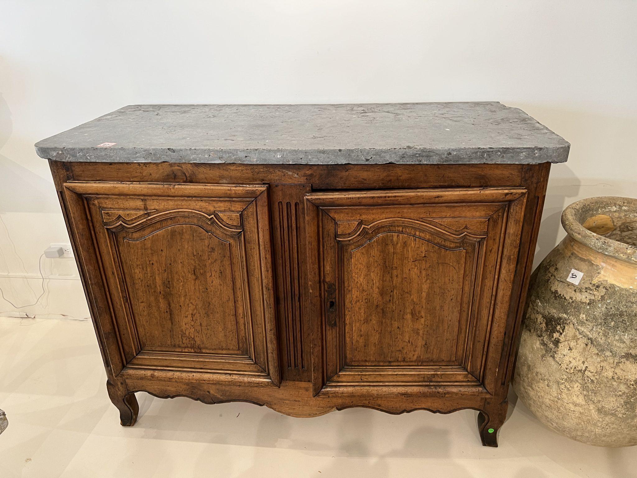 Stile provenzale Buffet di transizione Luigi XIV con piano in marmo Ardoise in vendita