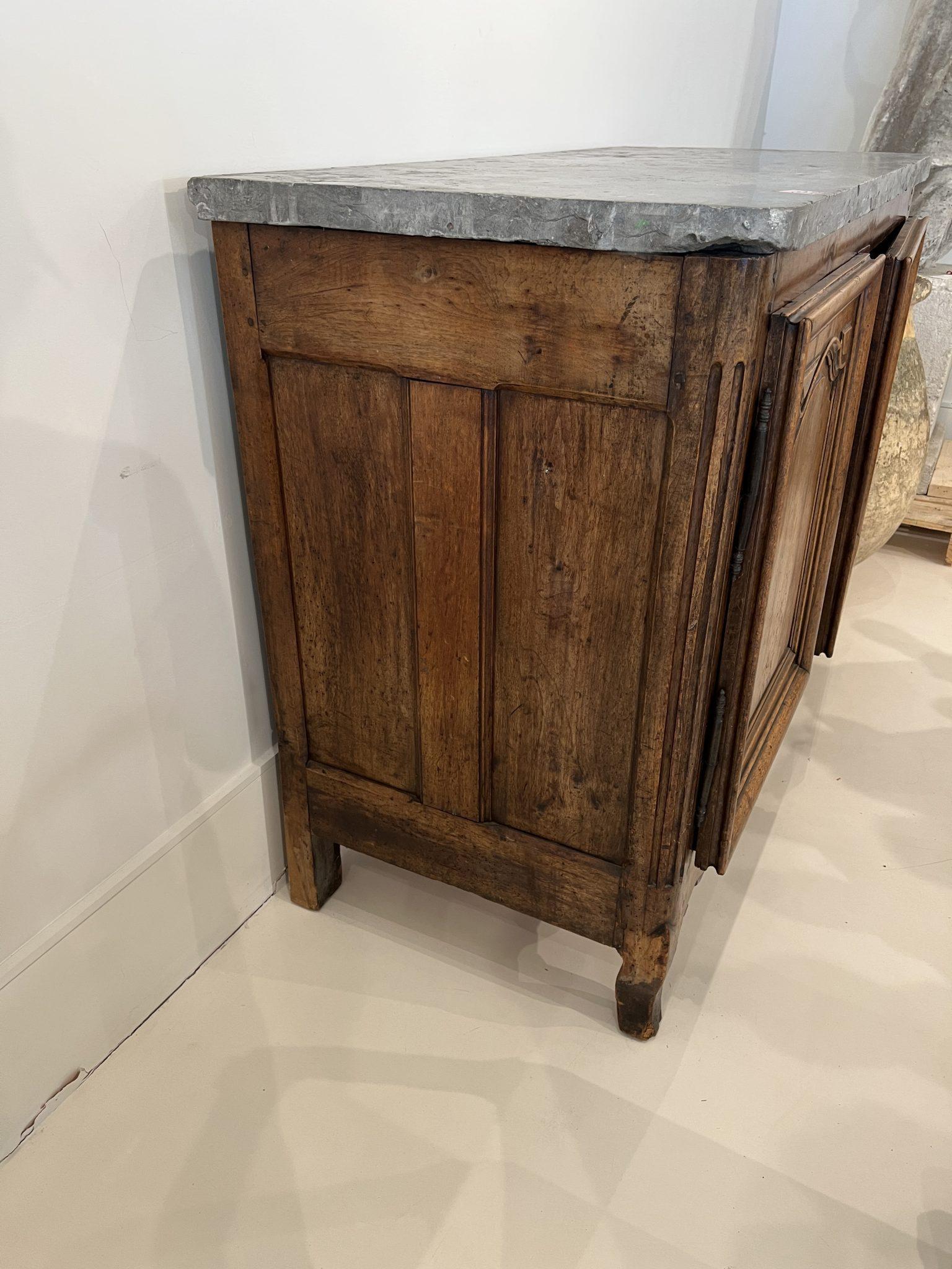 Francese Buffet di transizione Luigi XIV con piano in marmo Ardoise in vendita