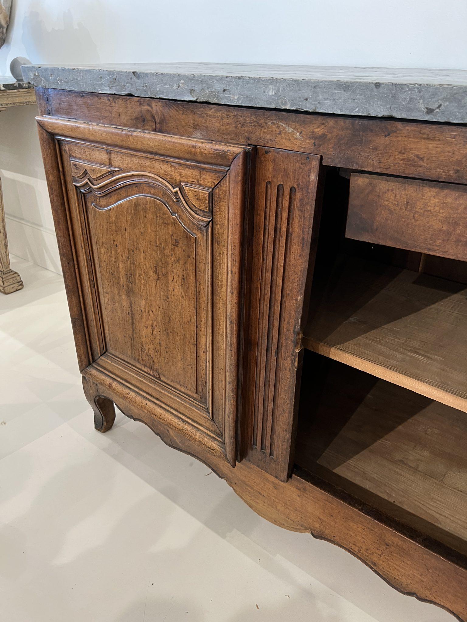 Marmo Buffet di transizione Luigi XIV con piano in marmo Ardoise in vendita