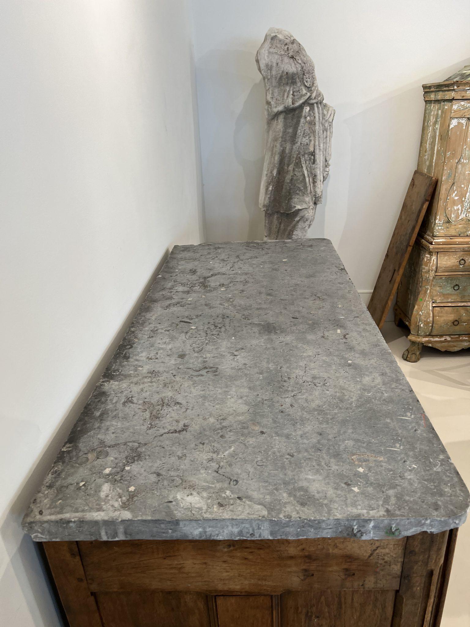 Buffet di transizione Luigi XIV con piano in marmo Ardoise in vendita 1