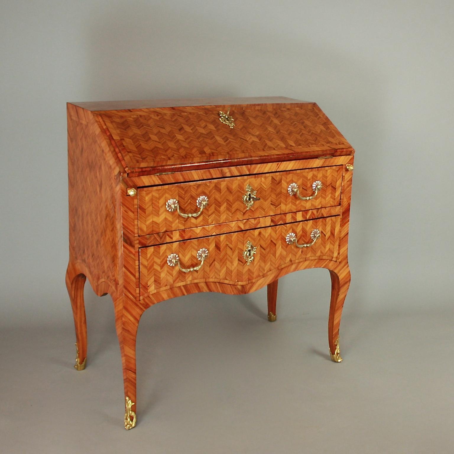 18th Century French Louis XV Herringbone Parquetry Commode à Secrétaire or Desk  2