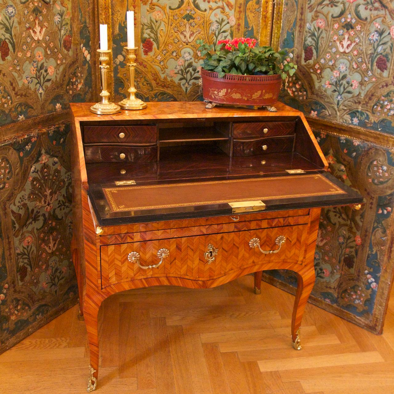 Gilt 18th Century French Louis XV Herringbone Parquetry Commode à Secrétaire or Desk 