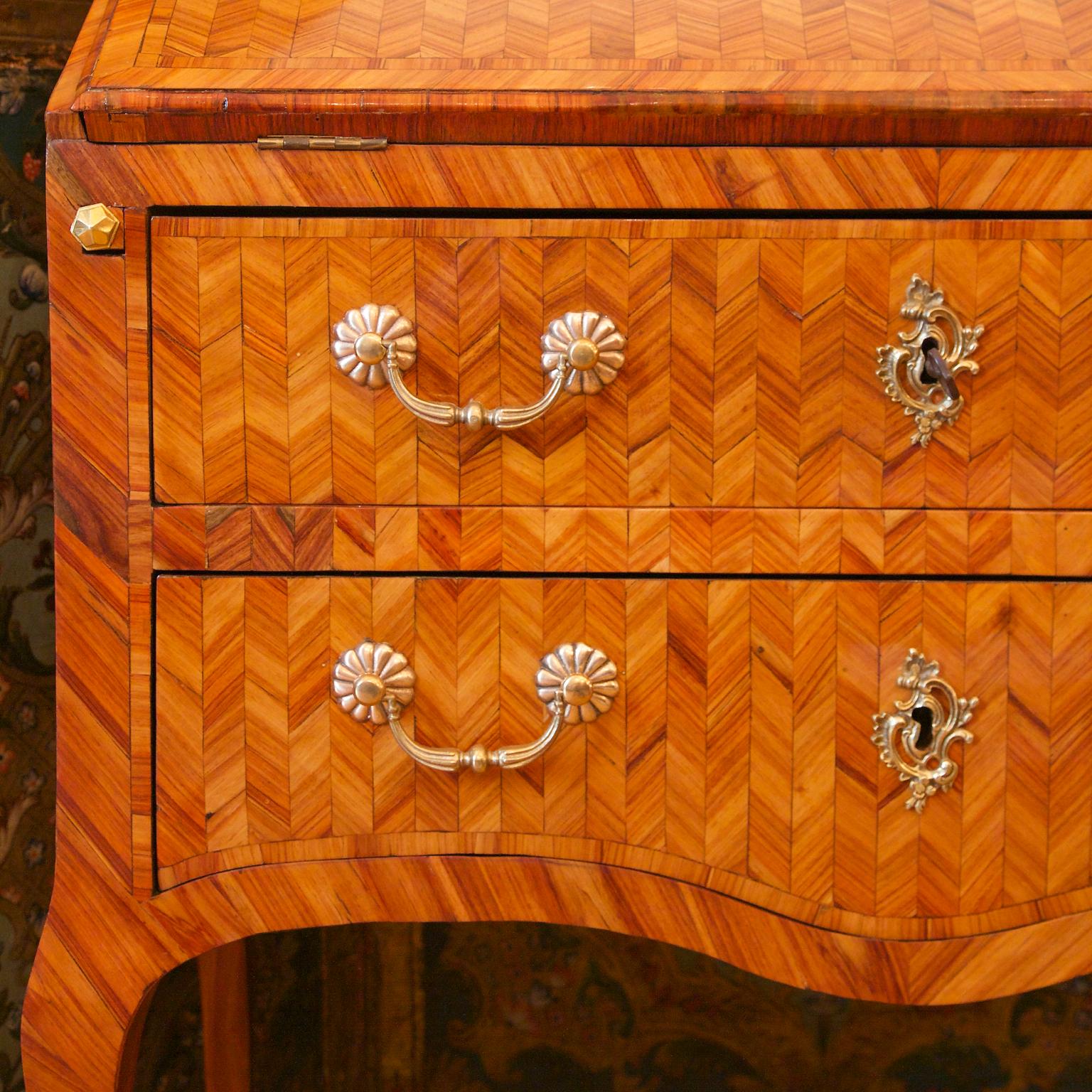 18th Century French Louis XV Herringbone Parquetry Commode à Secrétaire or Desk  6