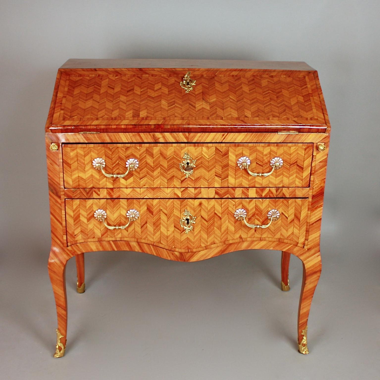 18th Century French Louis XV Herringbone Parquetry Commode à Secrétaire or Desk  3