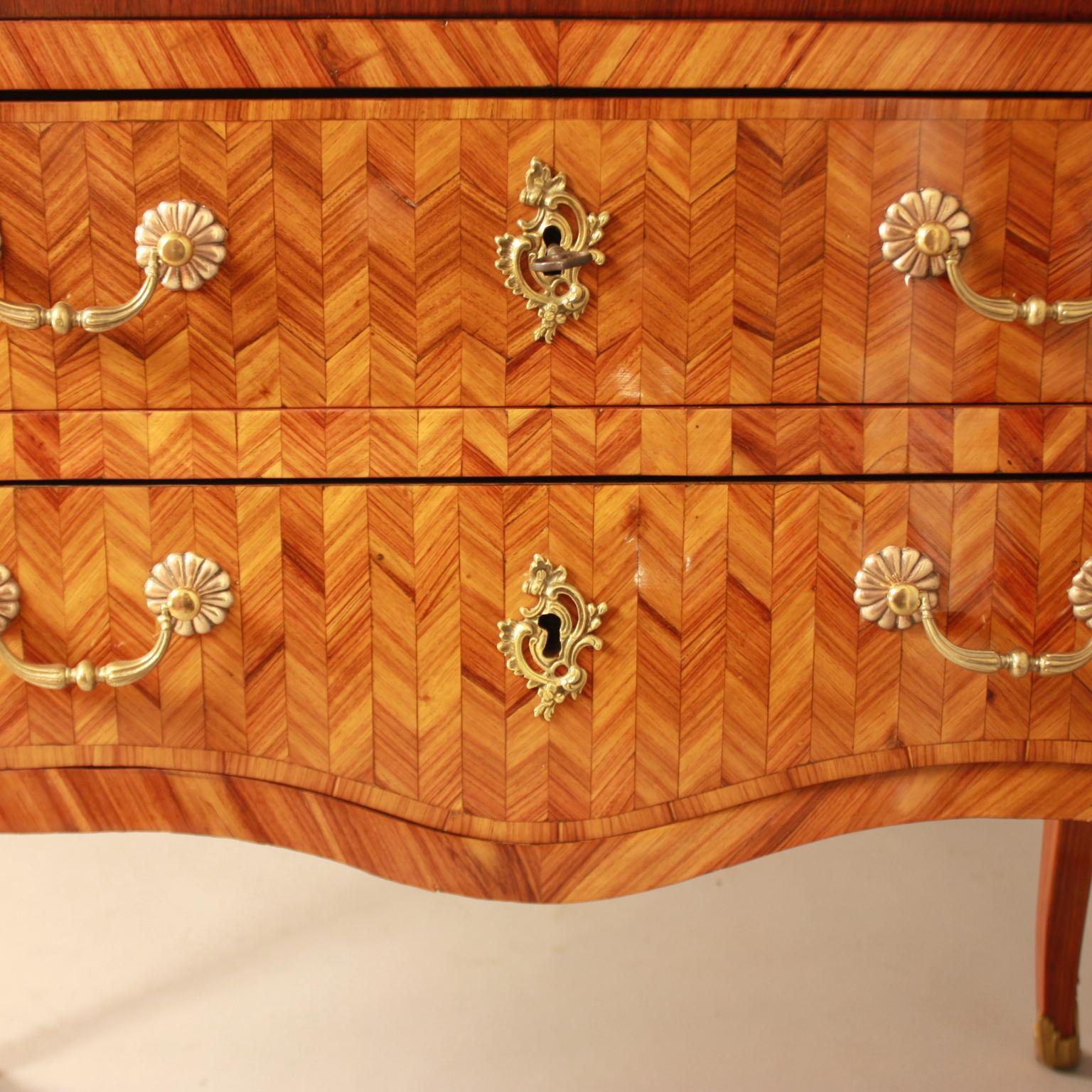 18th Century French Louis XV Herringbone Parquetry Commode à Secrétaire or Desk  8