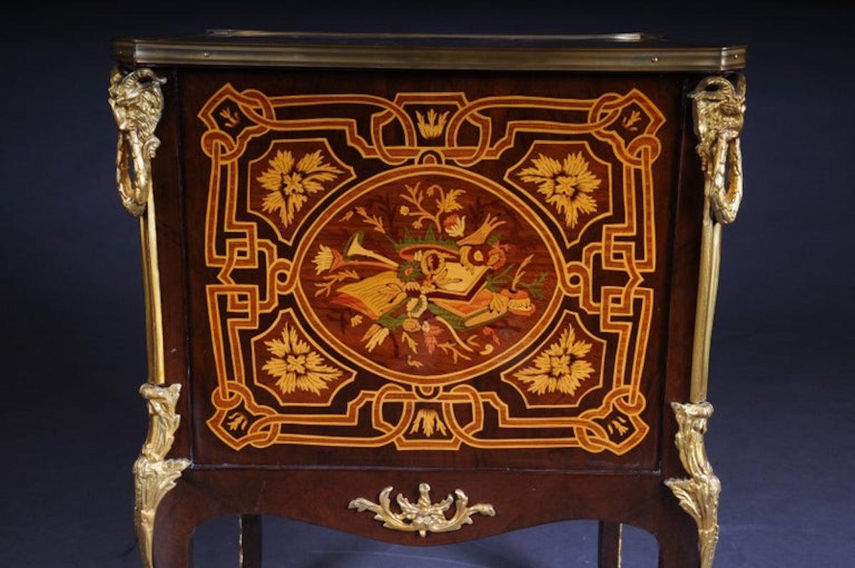 Tavolino di transizione Cassettiera Napoleone III intarsiata in vendita 5